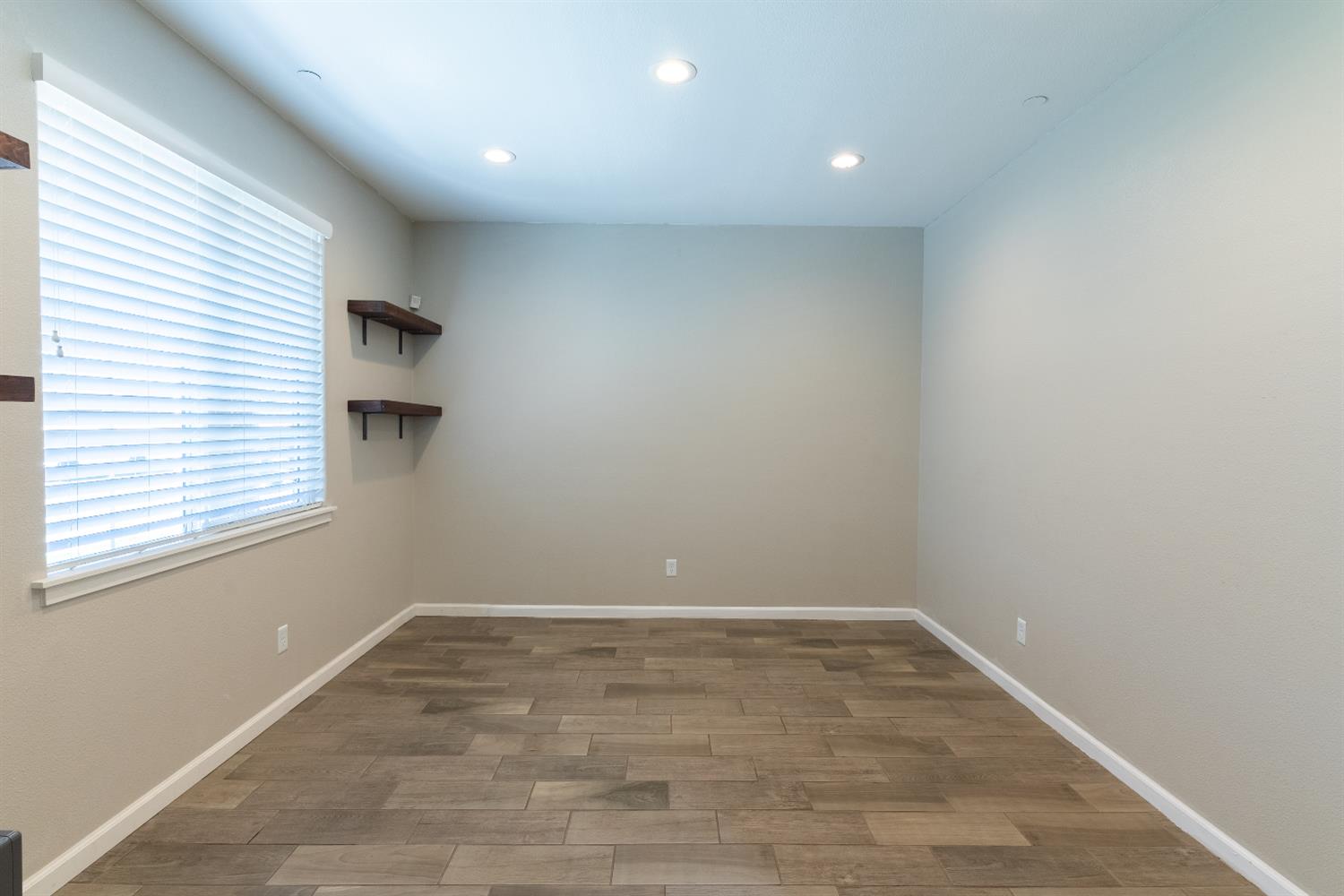 5865 E Beck Ave, Fresno, CA 93727