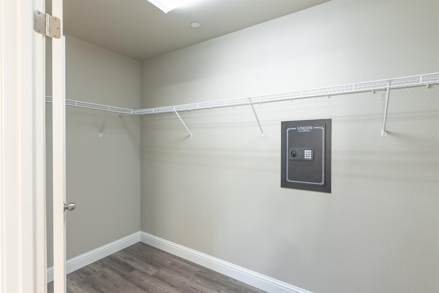 5865 E Beck Ave, Fresno, CA 93727