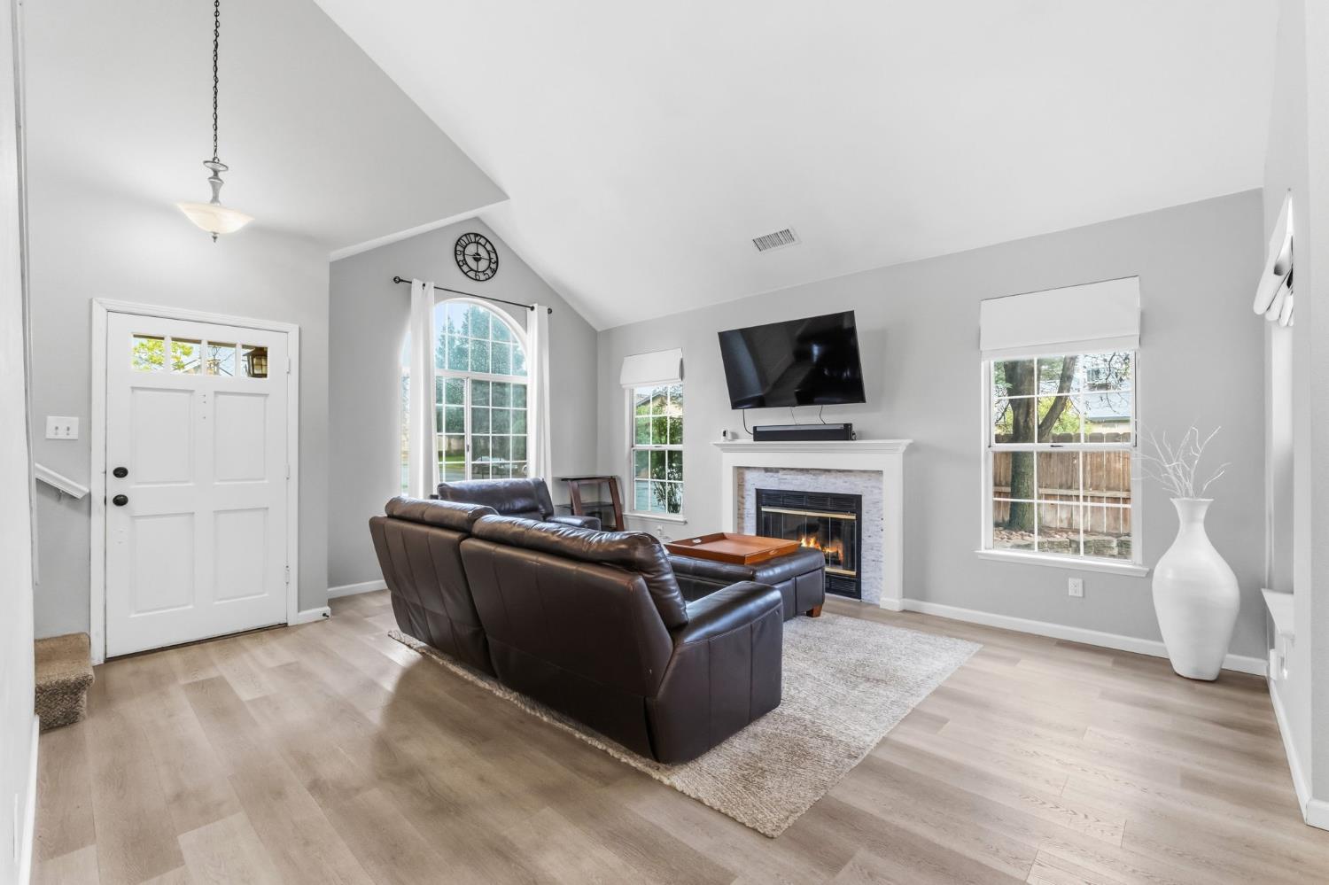 7305 N Woodrow, Fresno, CA 93720