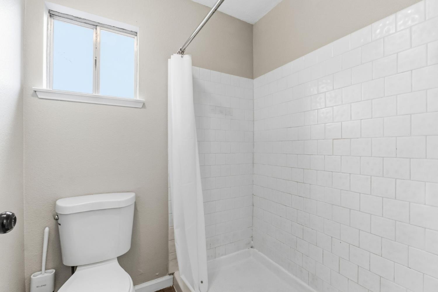 7305 N Woodrow, Fresno, CA 93720