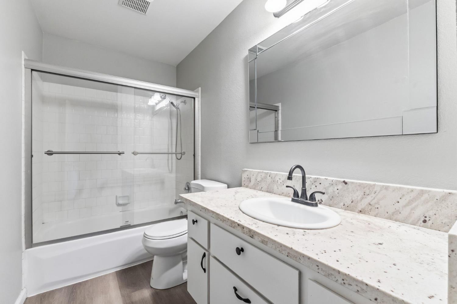 7305 N Woodrow, Fresno, CA 93720