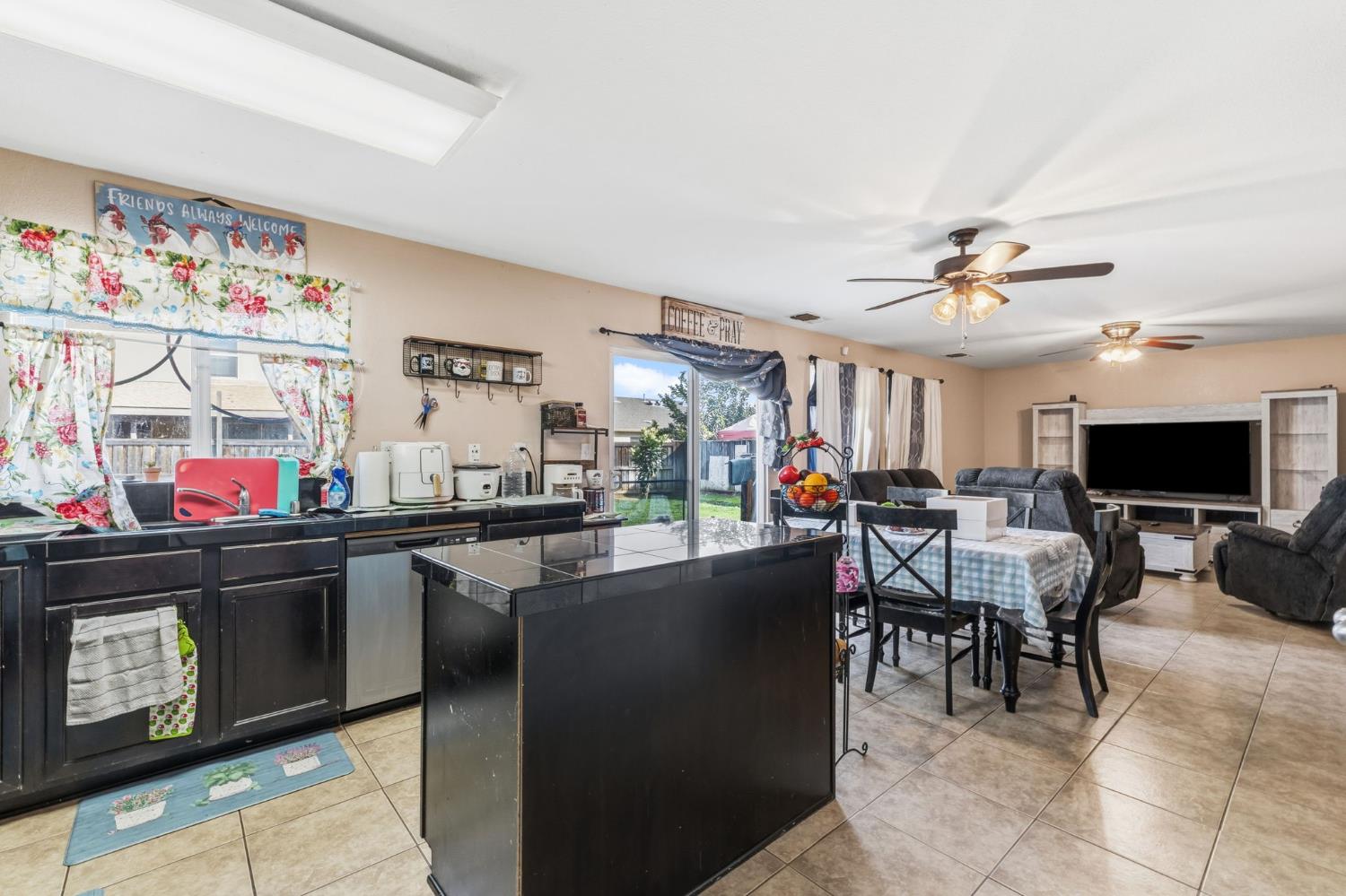 2355 S Rachel Ave, Fresno, CA 93725