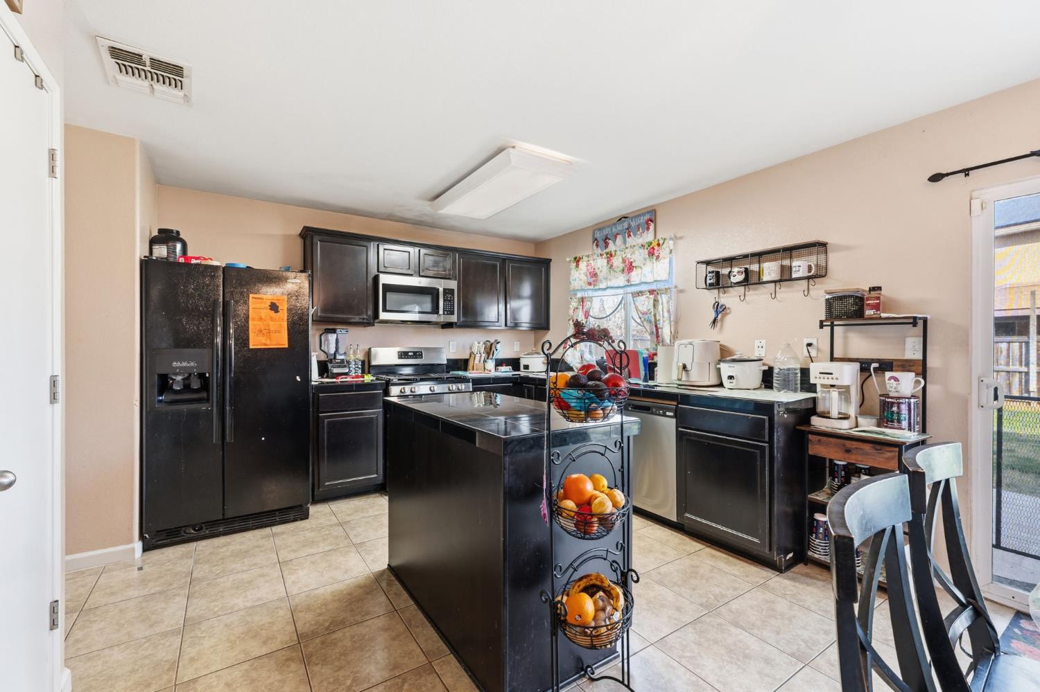 2355 S Rachel Ave, Fresno, CA 93725