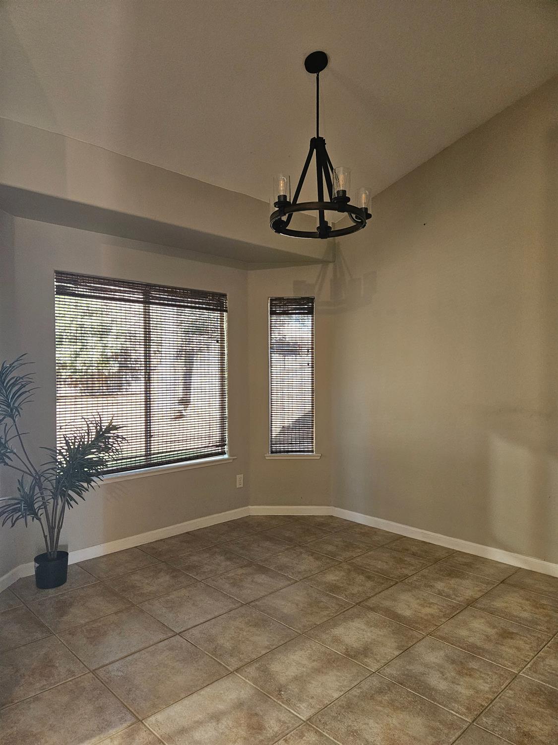 2960 E Christopher Dr, Fresno, CA 93720