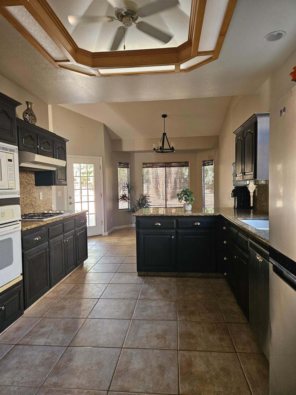 2960 E Christopher Dr, Fresno, CA 93720