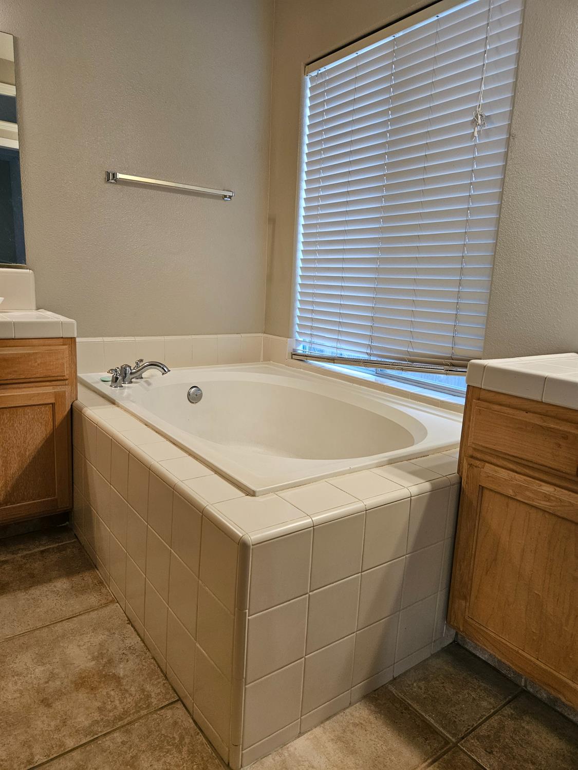 2960 E Christopher Dr, Fresno, CA 93720