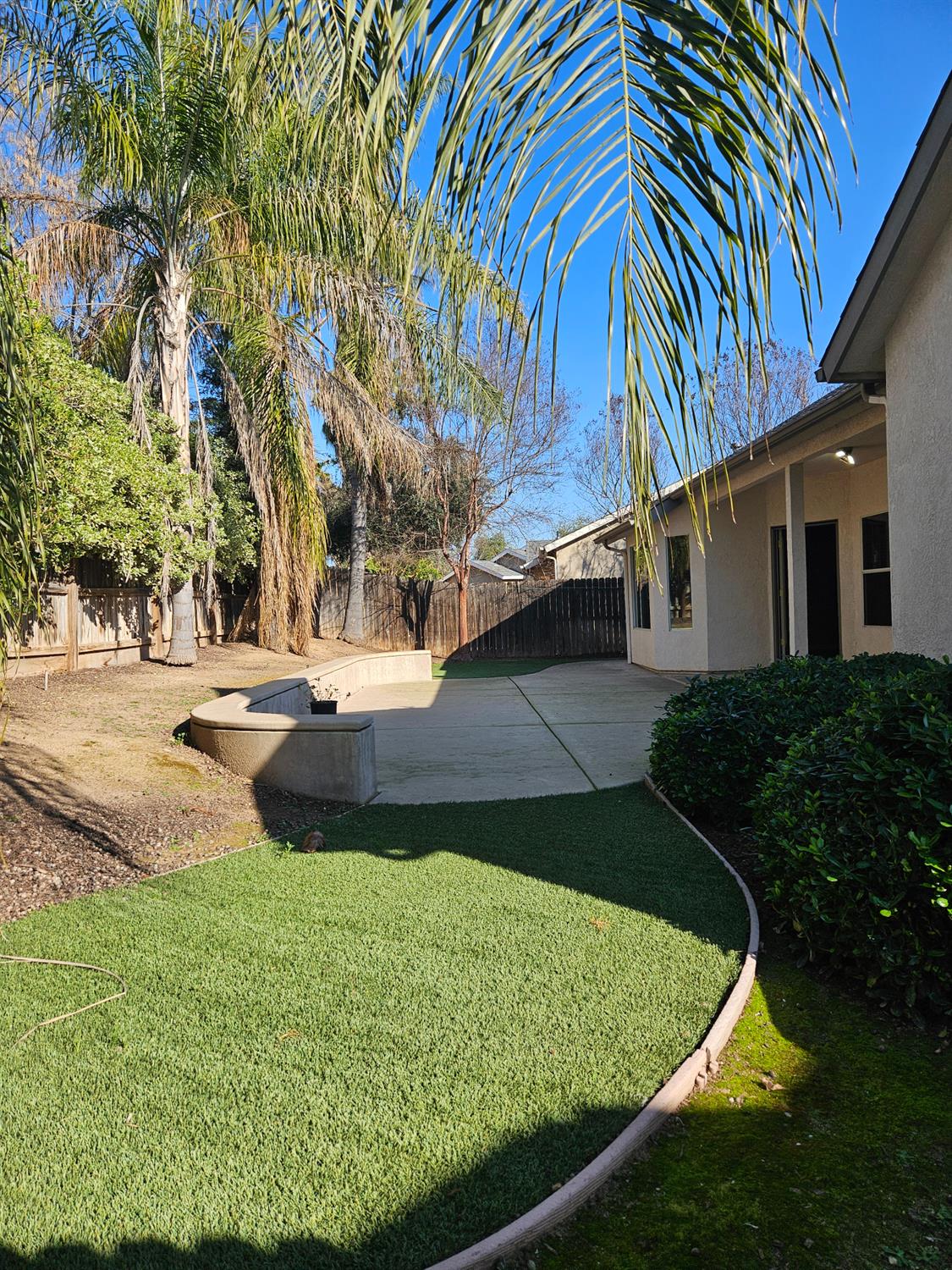 2960 E Christopher Dr, Fresno, CA 93720