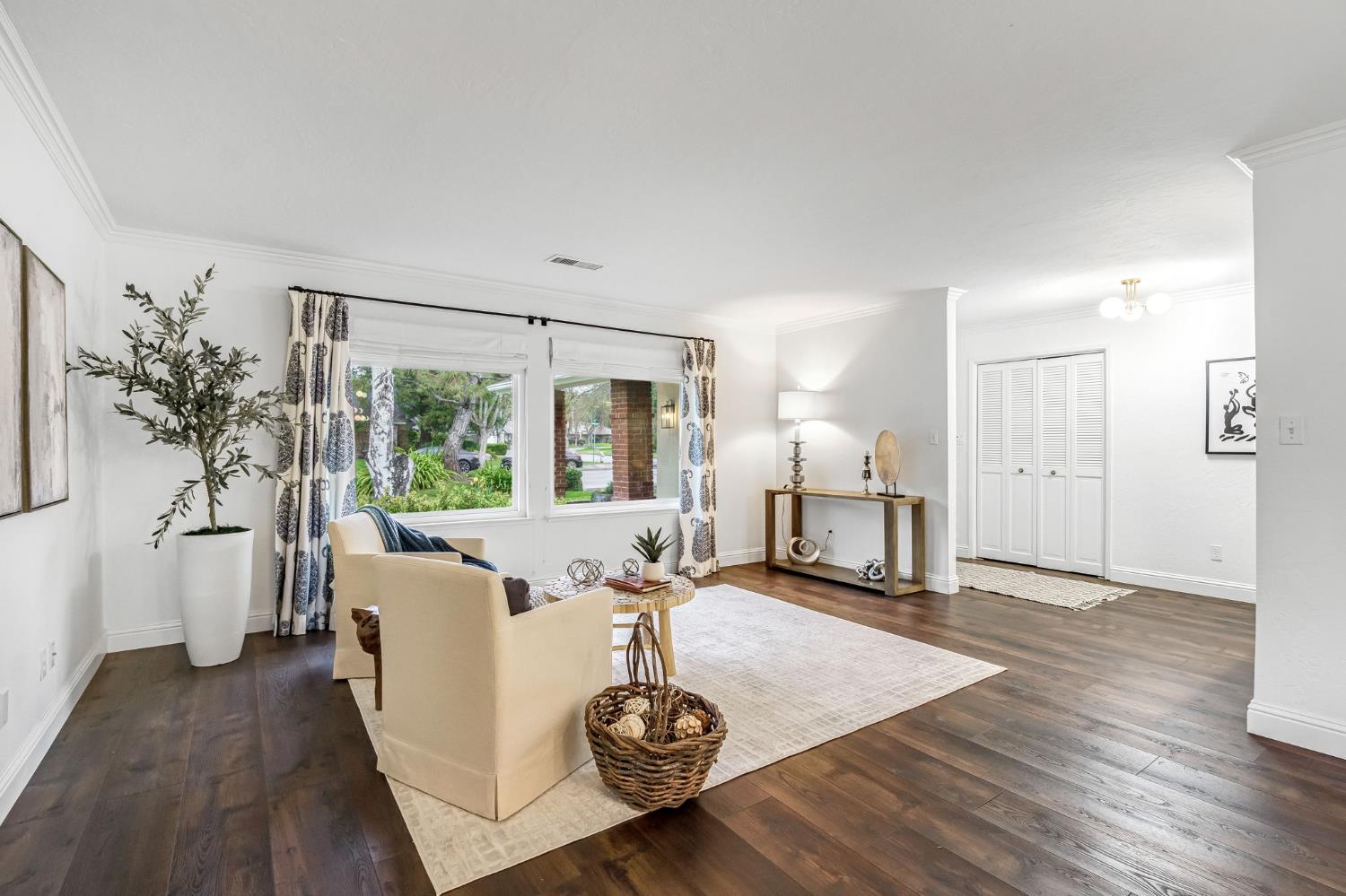 509 E Everglade Ave, Fresno, CA 93720