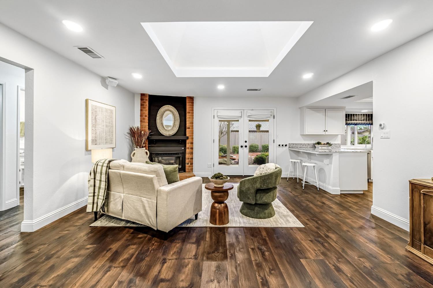 509 E Everglade Ave, Fresno, CA 93720