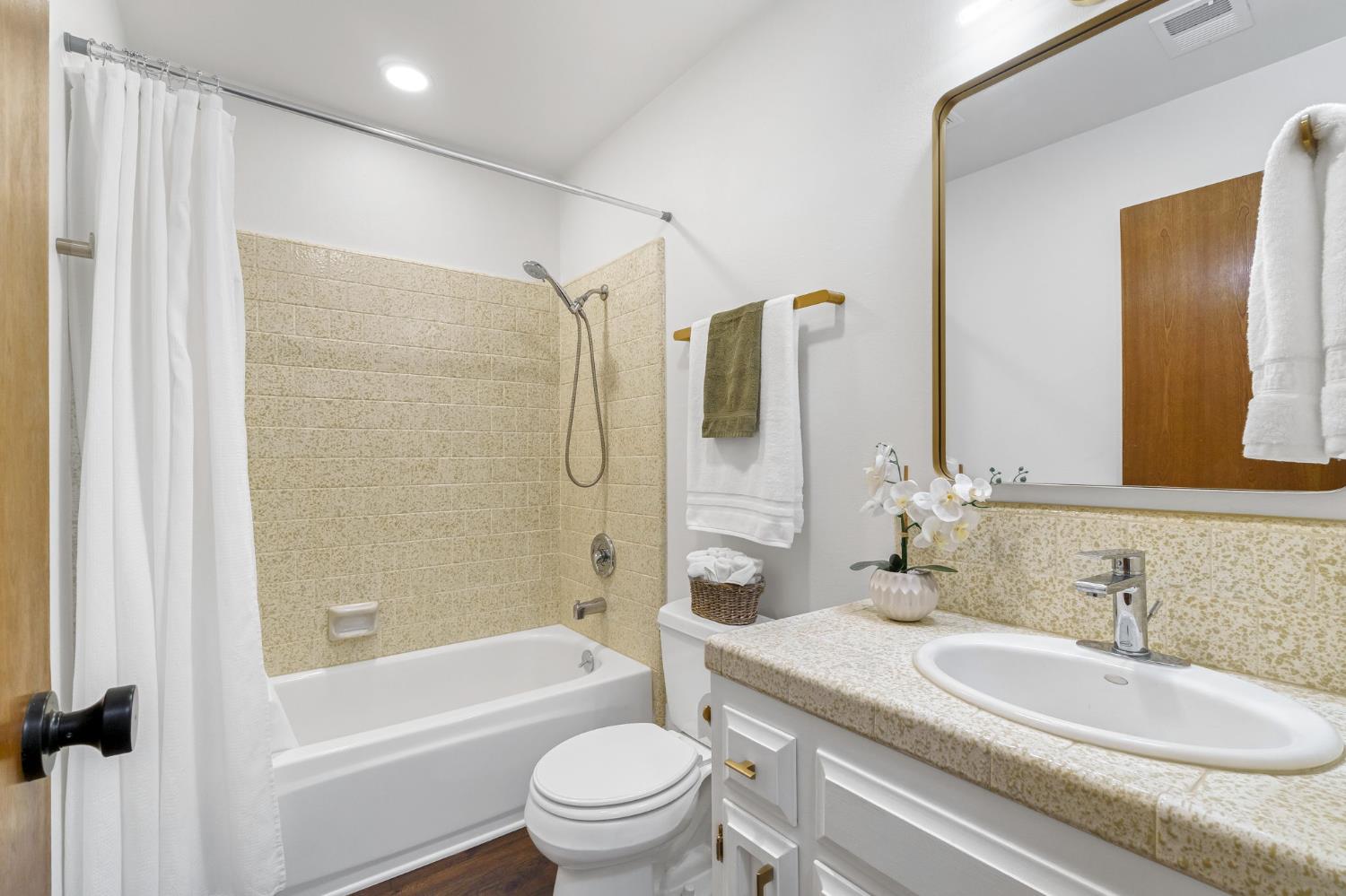 509 E Everglade Ave, Fresno, CA 93720