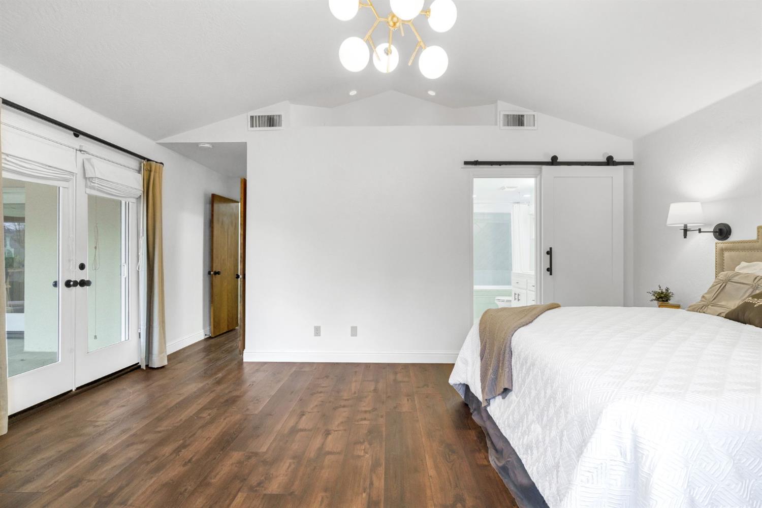 509 E Everglade Ave, Fresno, CA 93720