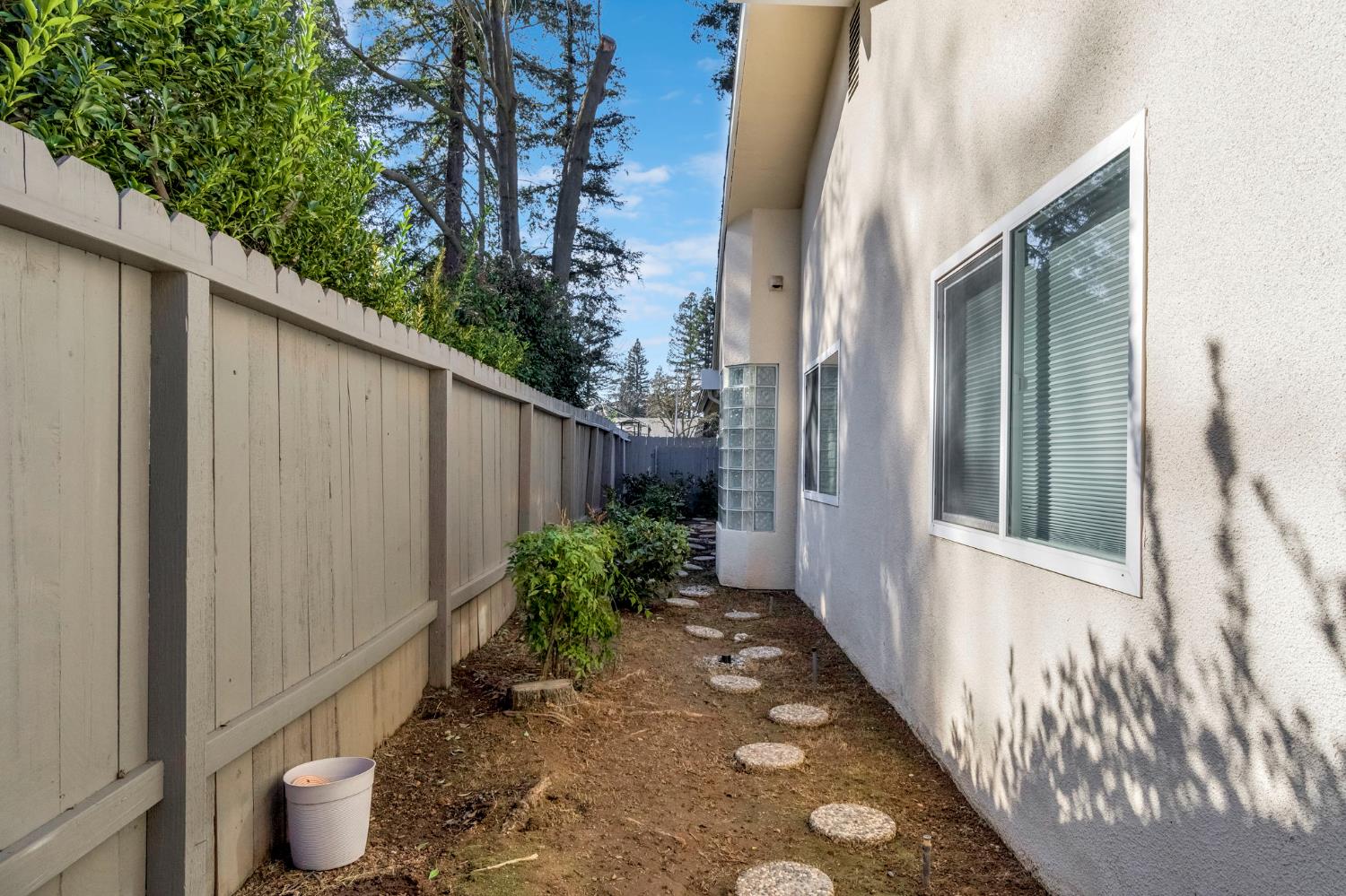 509 E Everglade Ave, Fresno, CA 93720