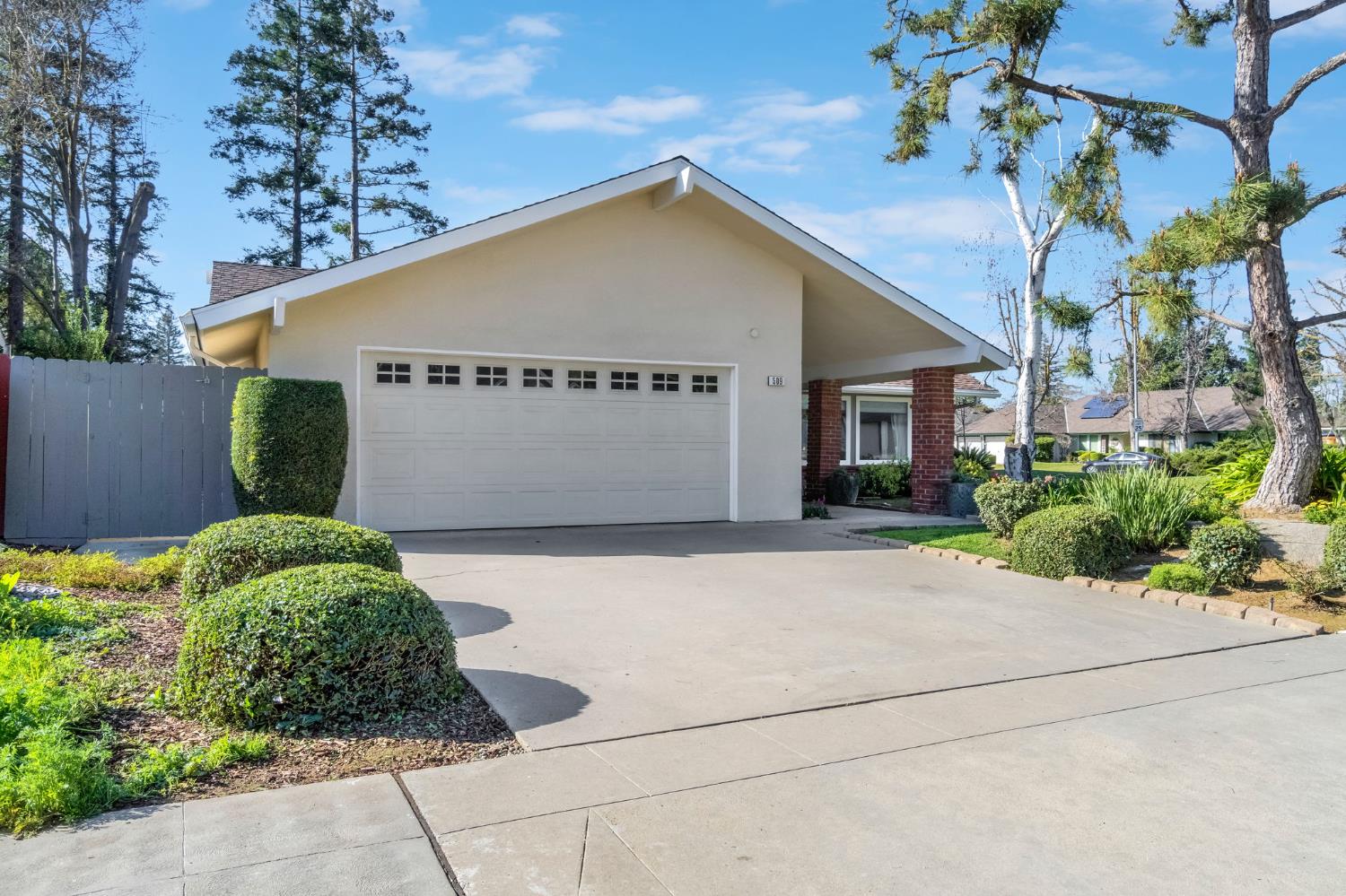 509 E Everglade Ave, Fresno, CA 93720