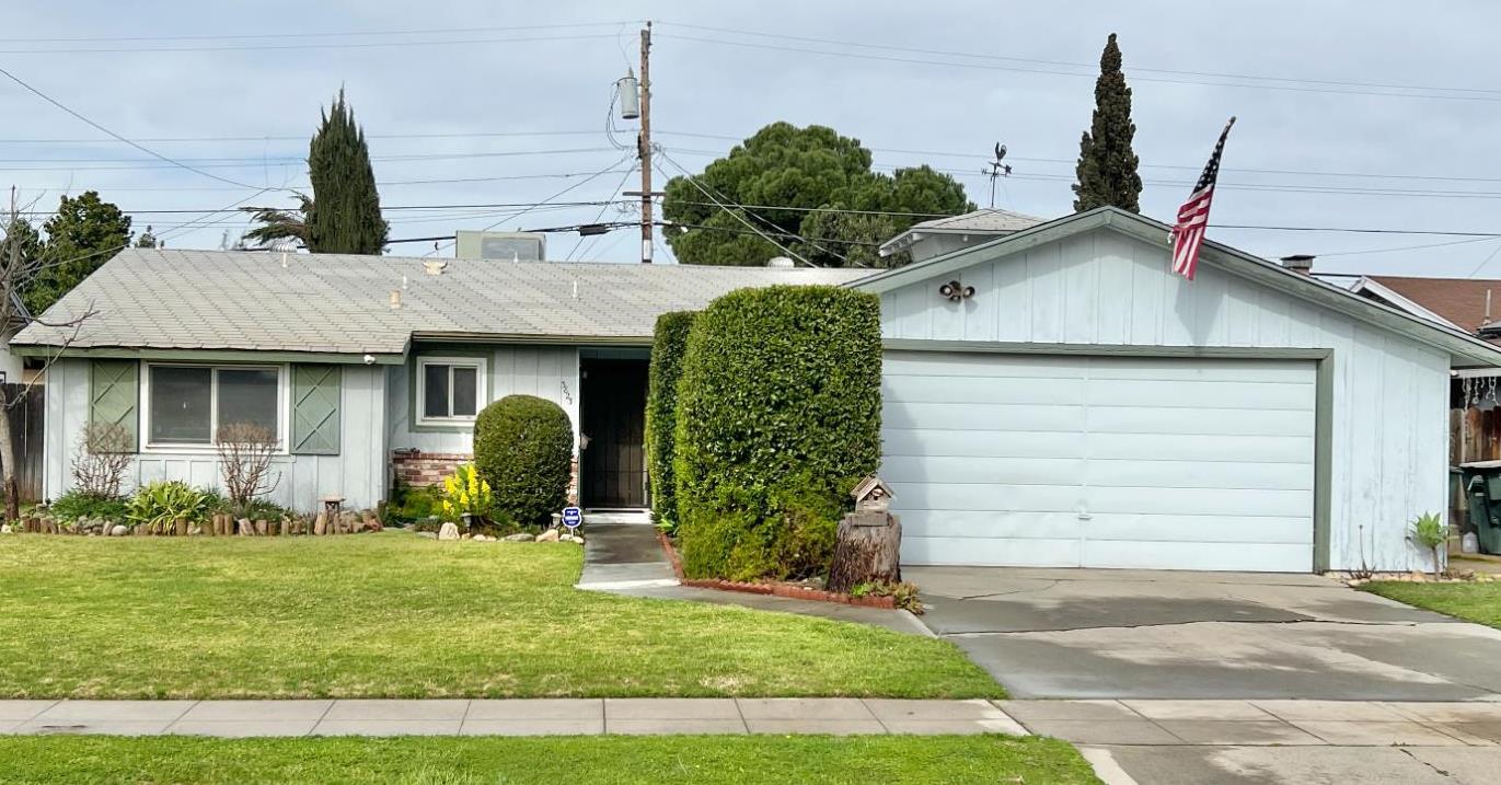 3823 E Holland Ave, Fresno, CA 93726