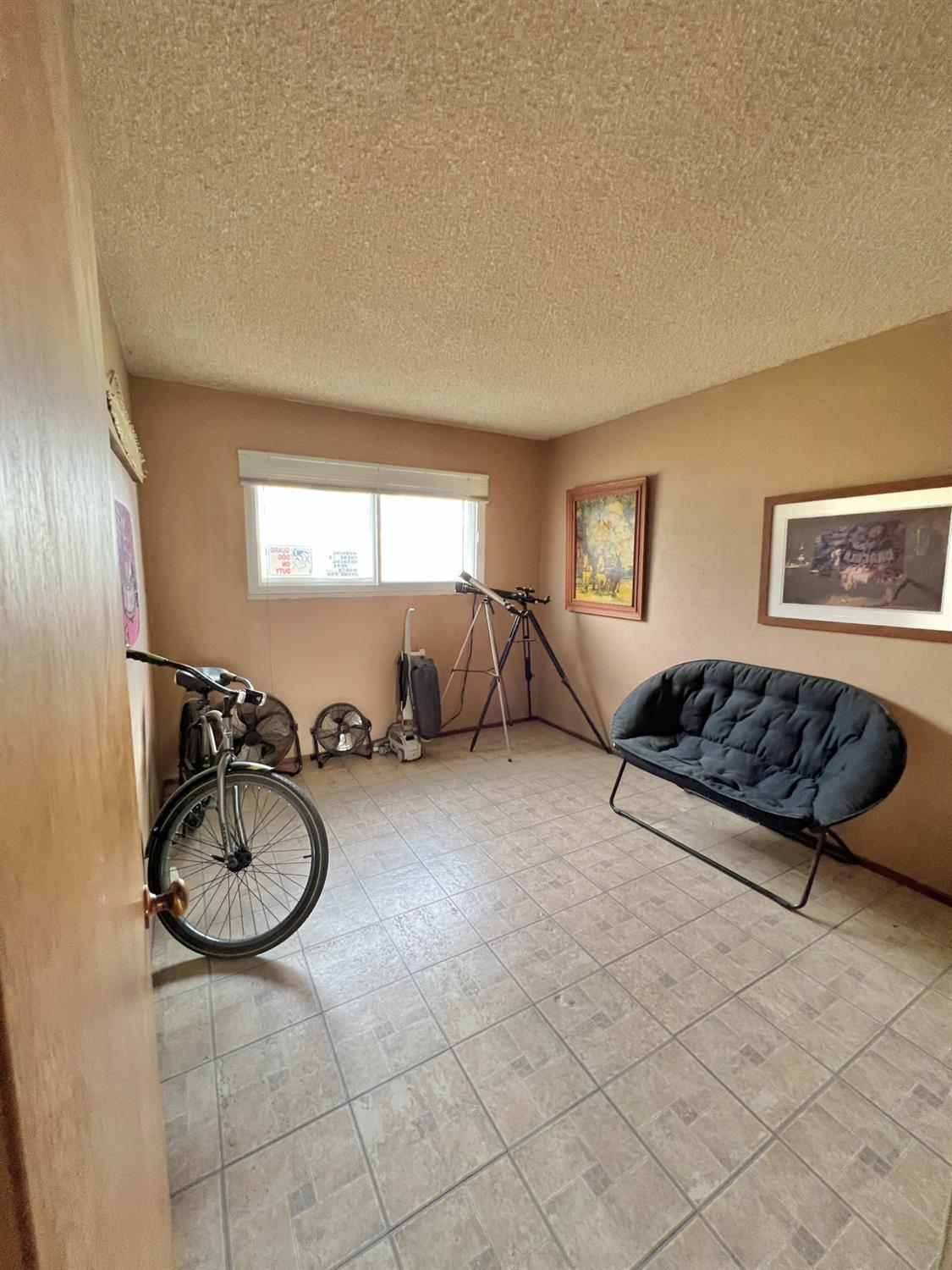 3823 E Holland Ave, Fresno, CA 93726