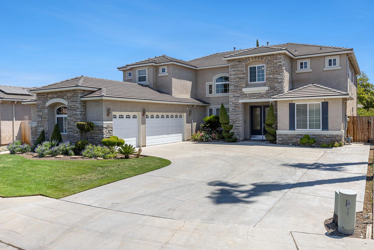 8420 N Ann Ave, Fresno, CA 93720