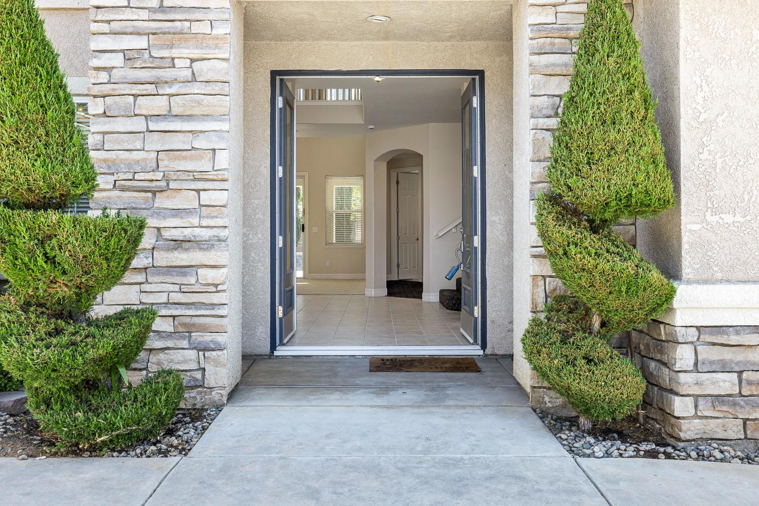 8420 N Ann Ave, Fresno, CA 93720