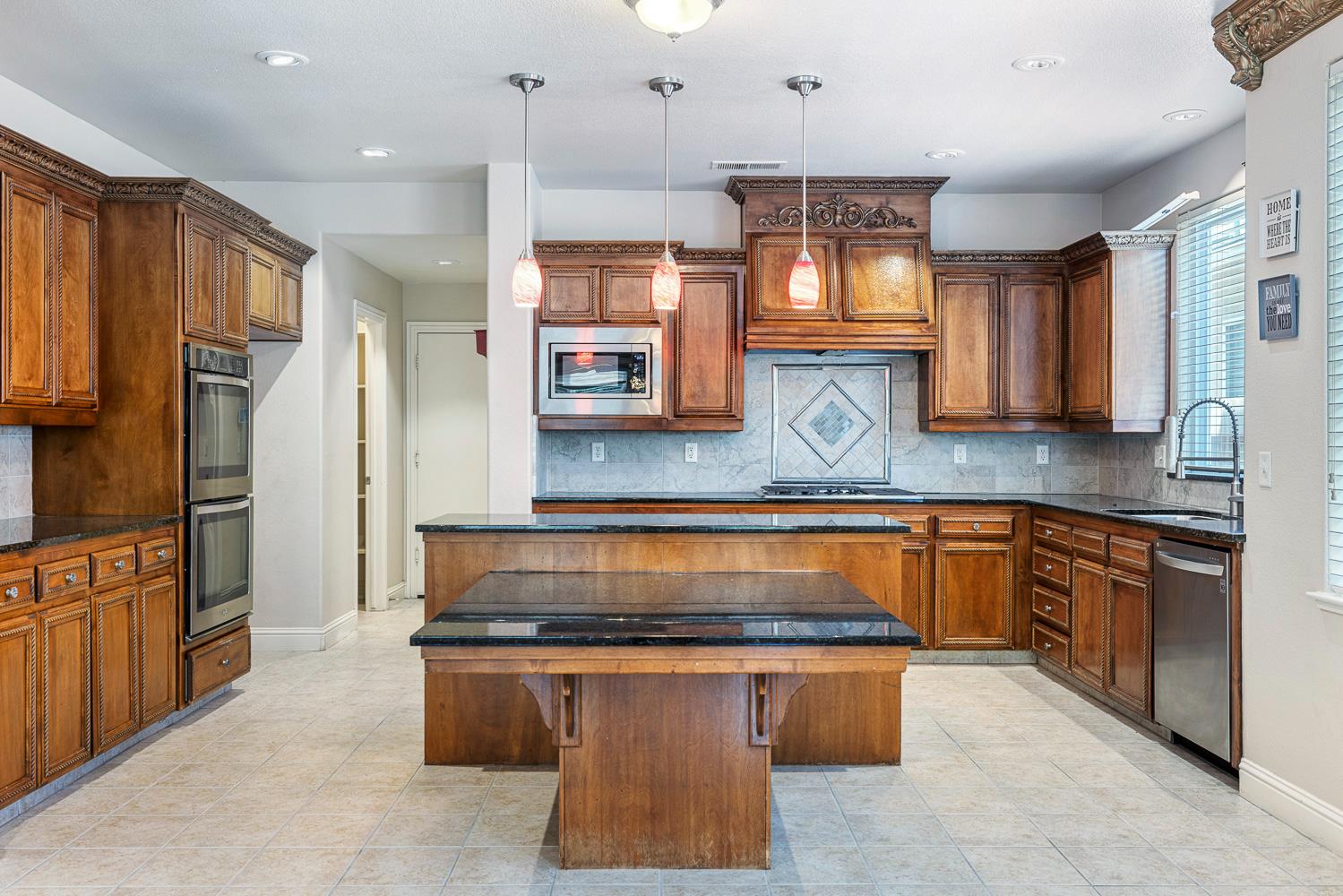 8420 N Ann Ave, Fresno, CA 93720