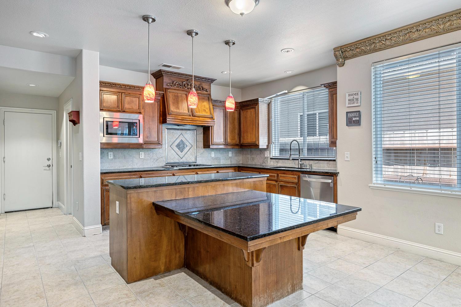 8420 N Ann Ave, Fresno, CA 93720