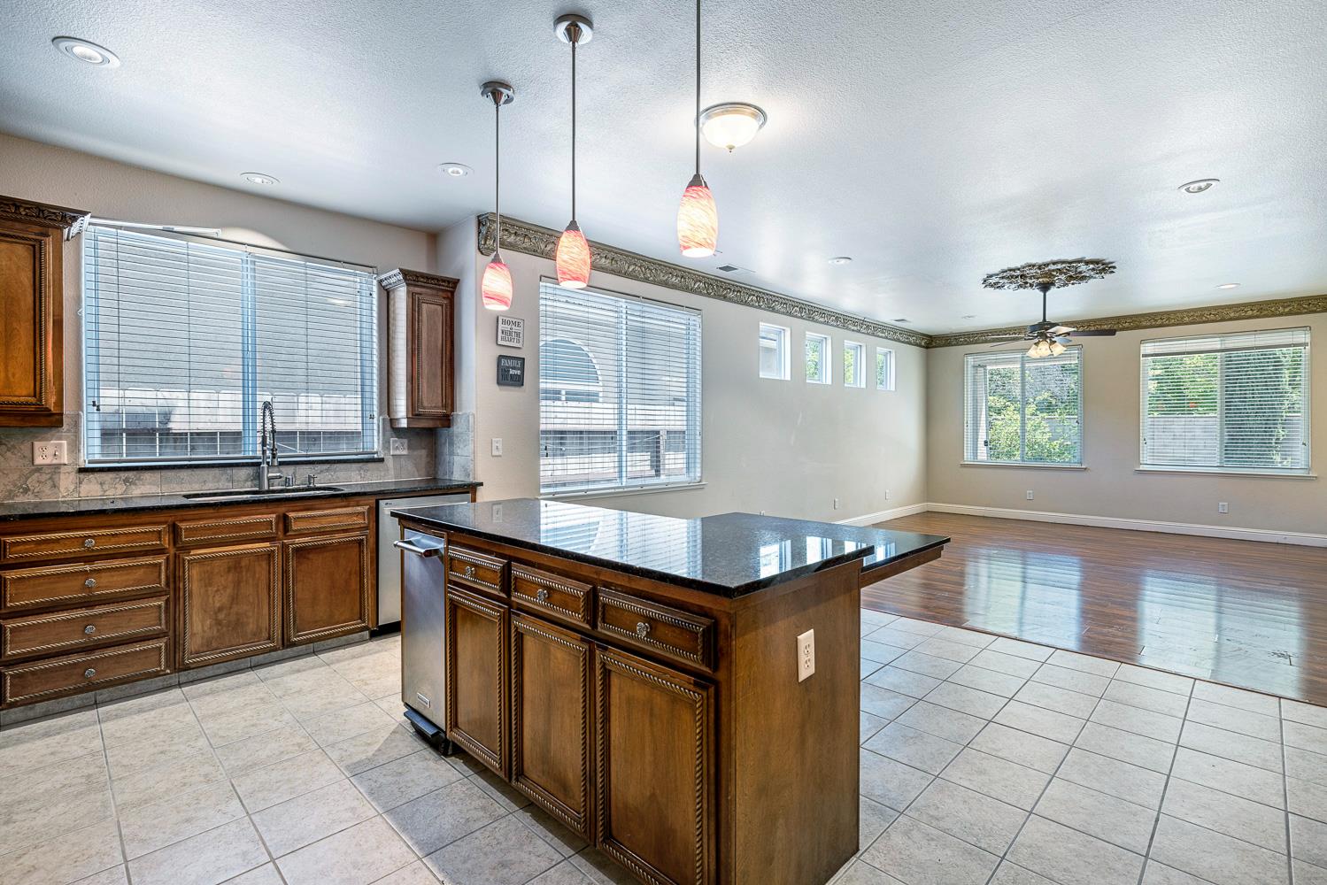 8420 N Ann Ave, Fresno, CA 93720