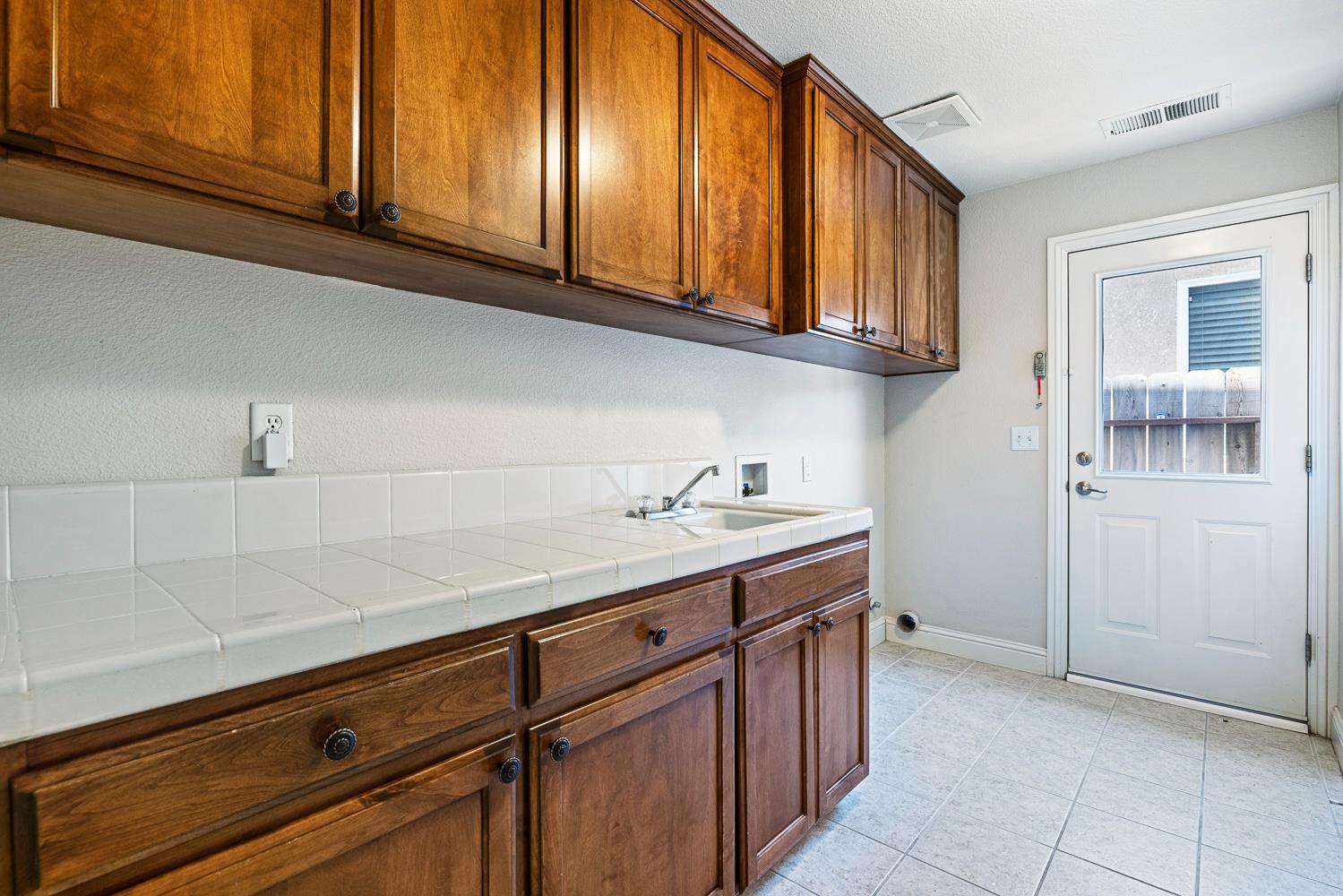 8420 N Ann Ave, Fresno, CA 93720