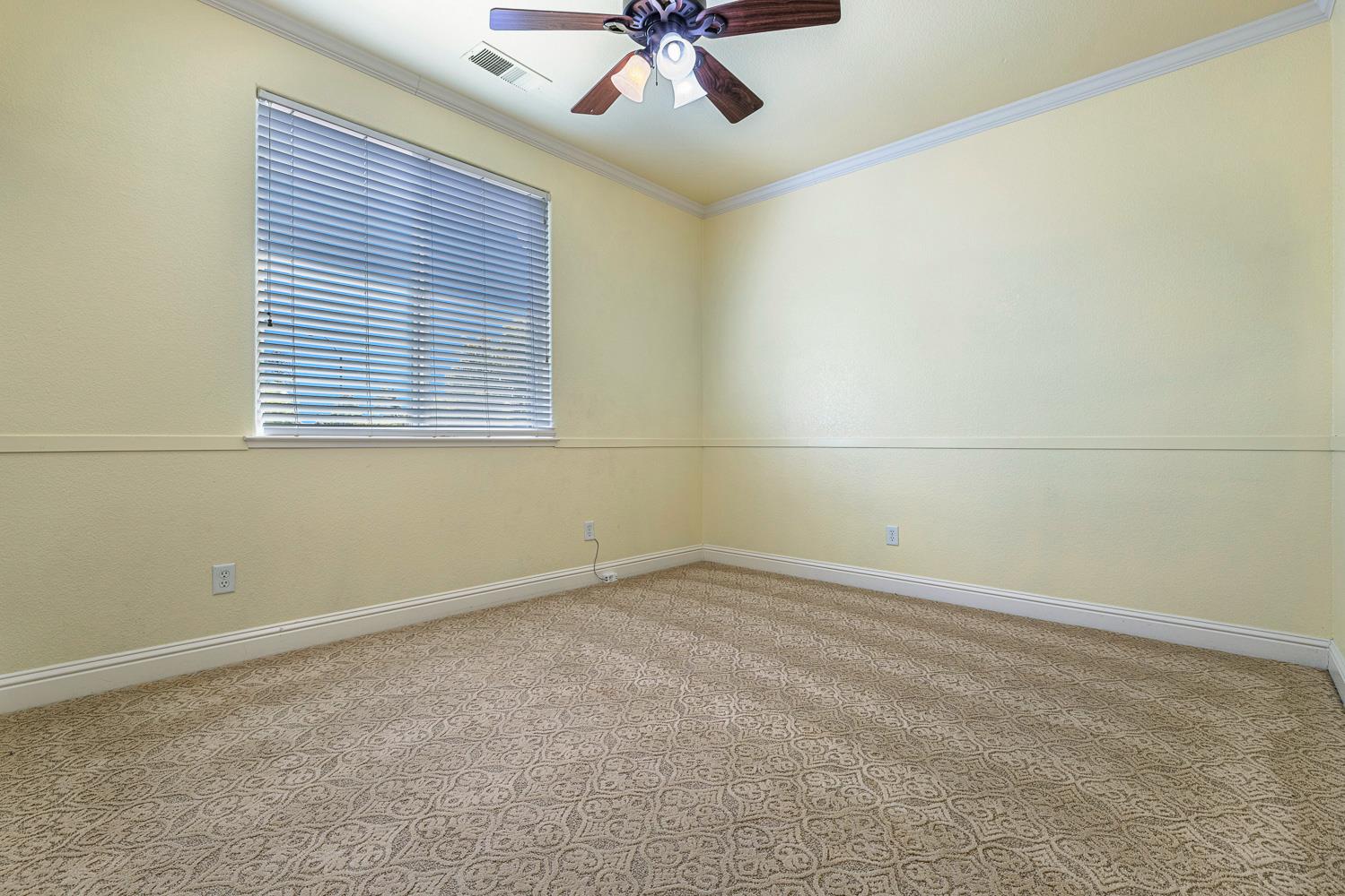 8420 N Ann Ave, Fresno, CA 93720