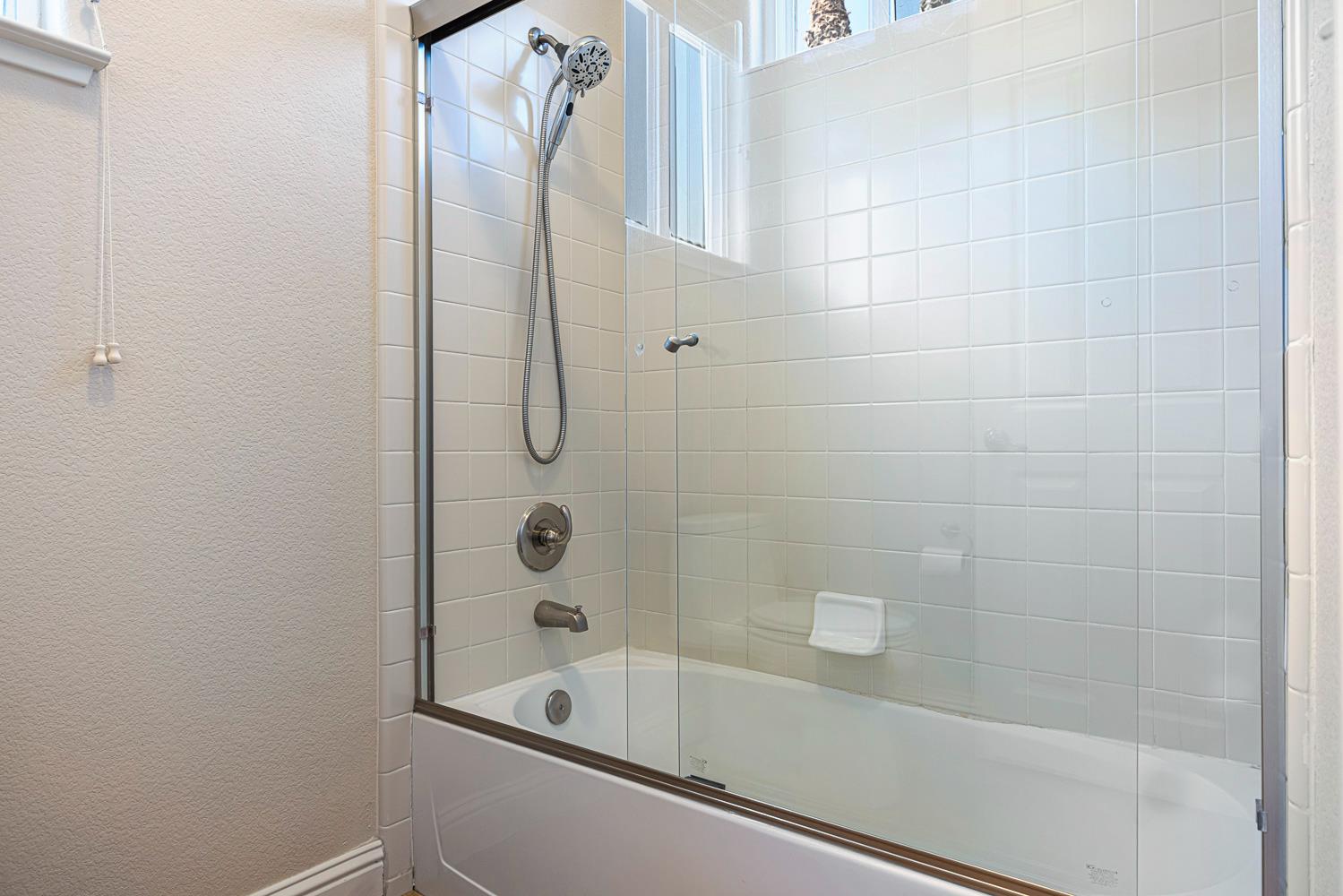 8420 N Ann Ave, Fresno, CA 93720