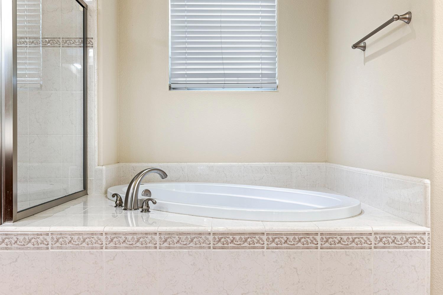 8420 N Ann Ave, Fresno, CA 93720