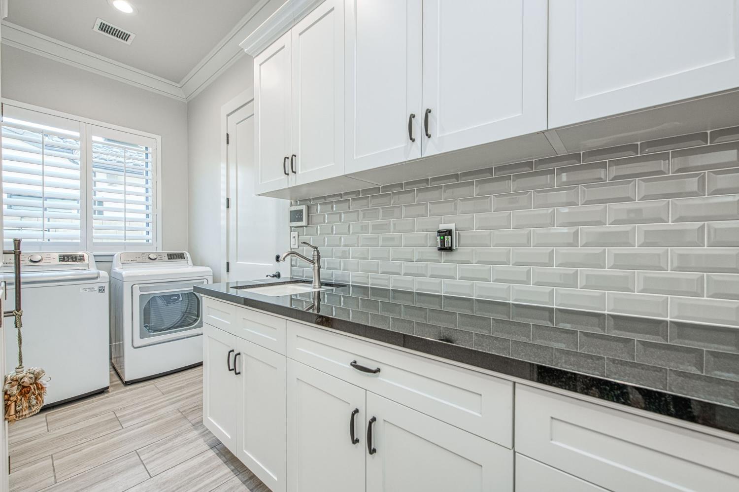 11132 N El Encanto Ln, Fresno, CA 93730