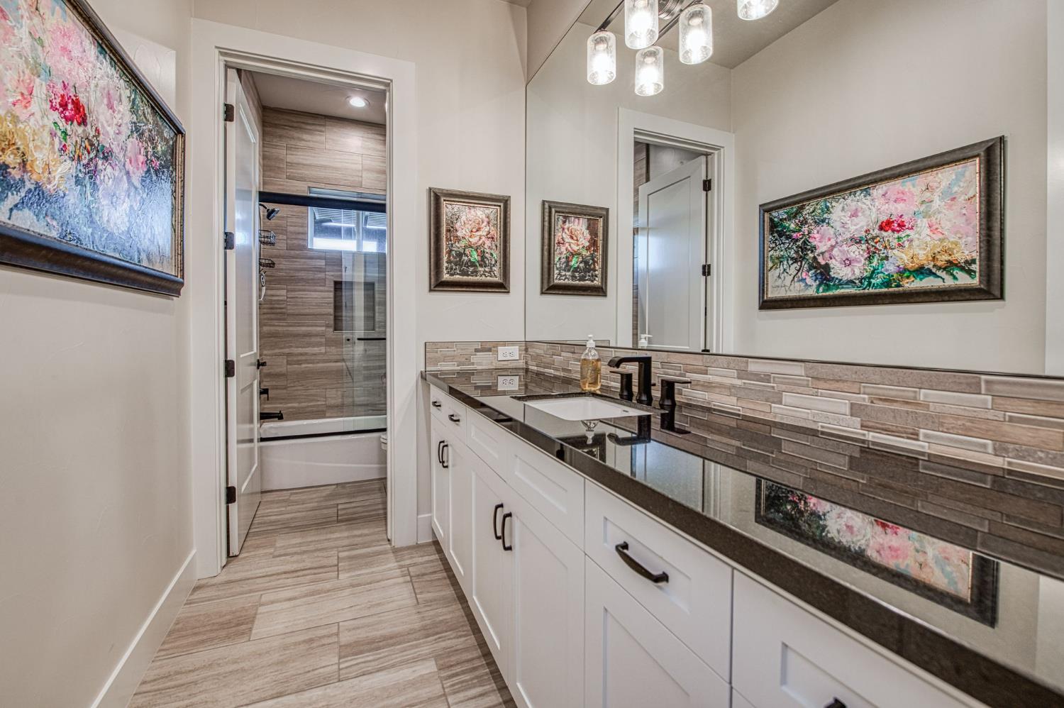 11132 N El Encanto Ln, Fresno, CA 93730