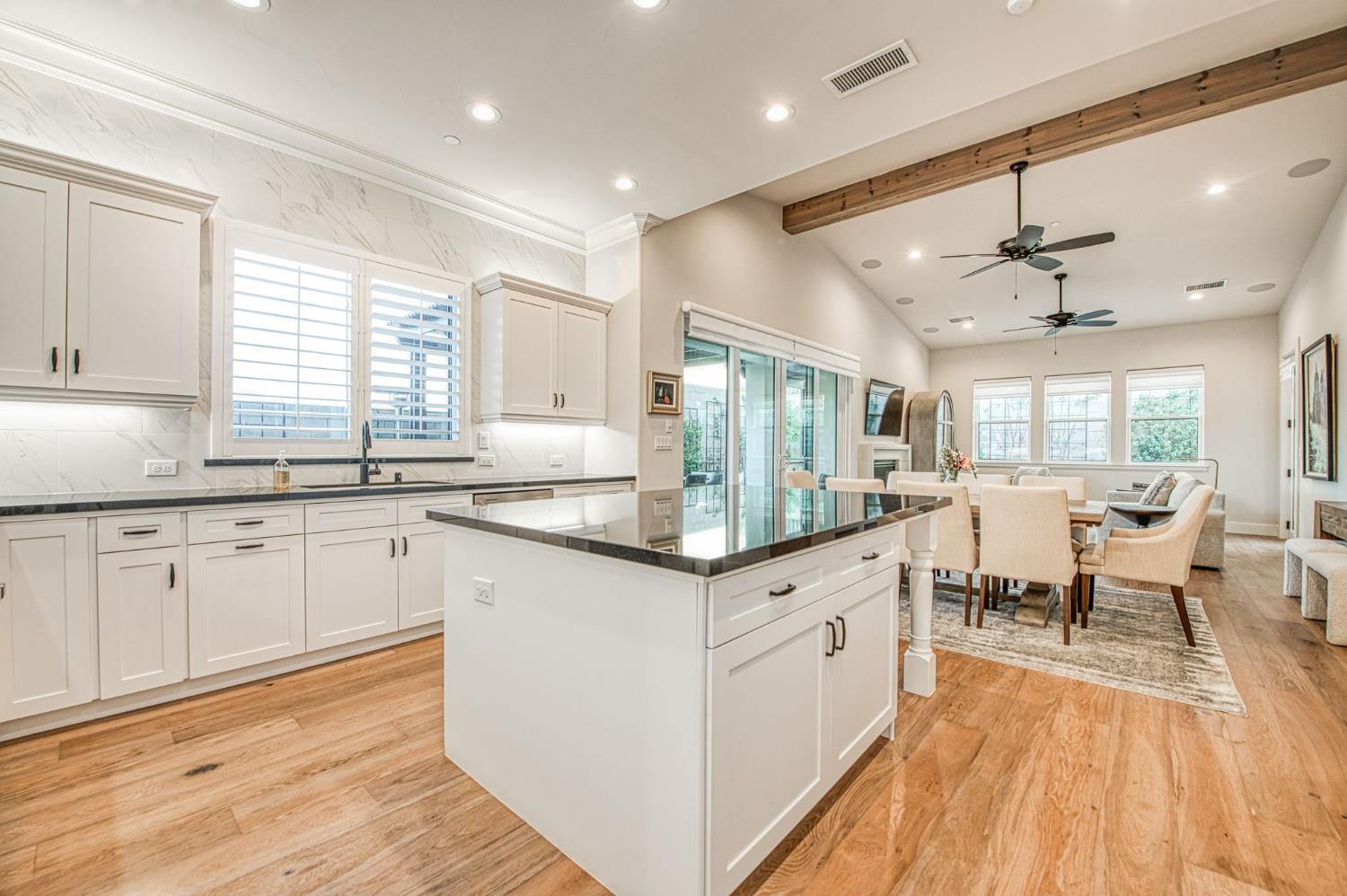 11132 N El Encanto Ln, Fresno, CA 93730