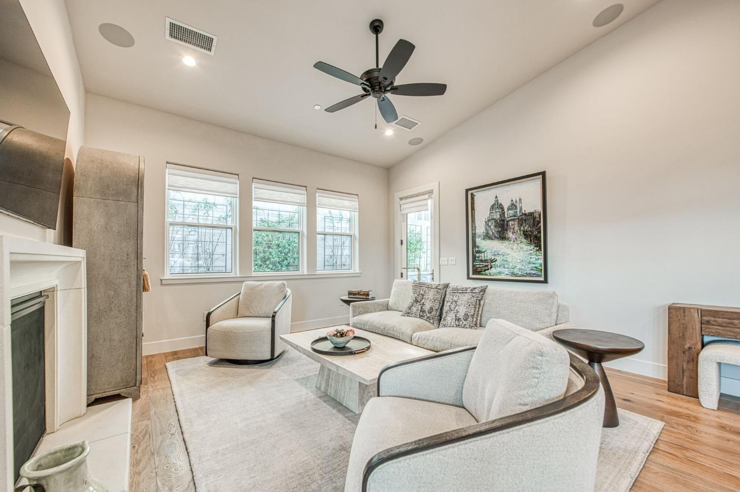 11132 N El Encanto Ln, Fresno, CA 93730