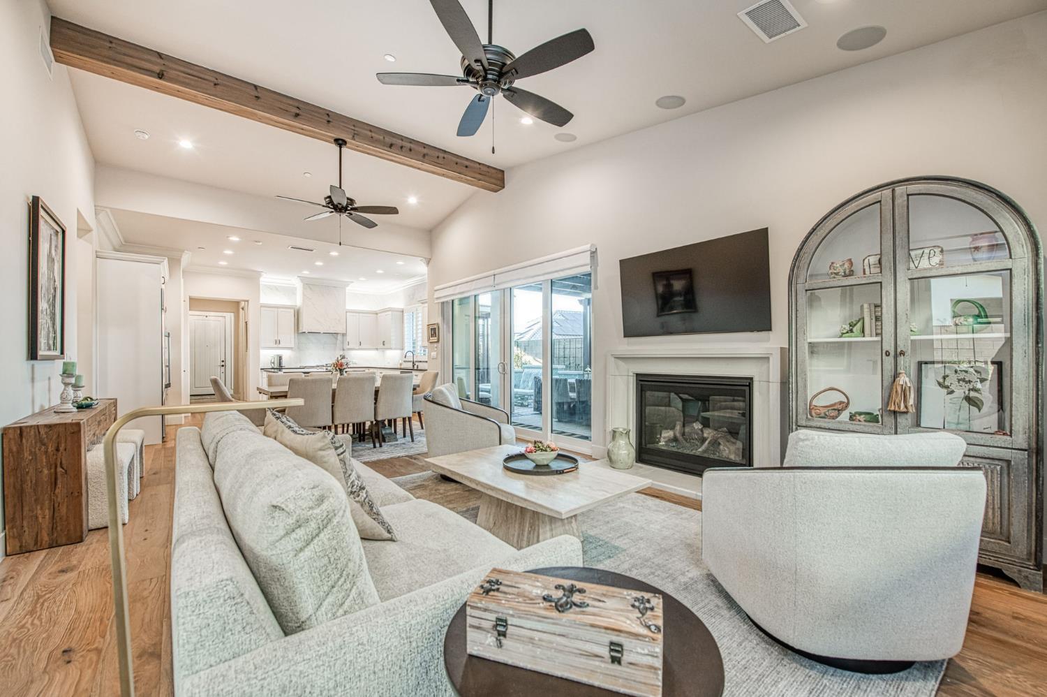 11132 N El Encanto Ln, Fresno, CA 93730