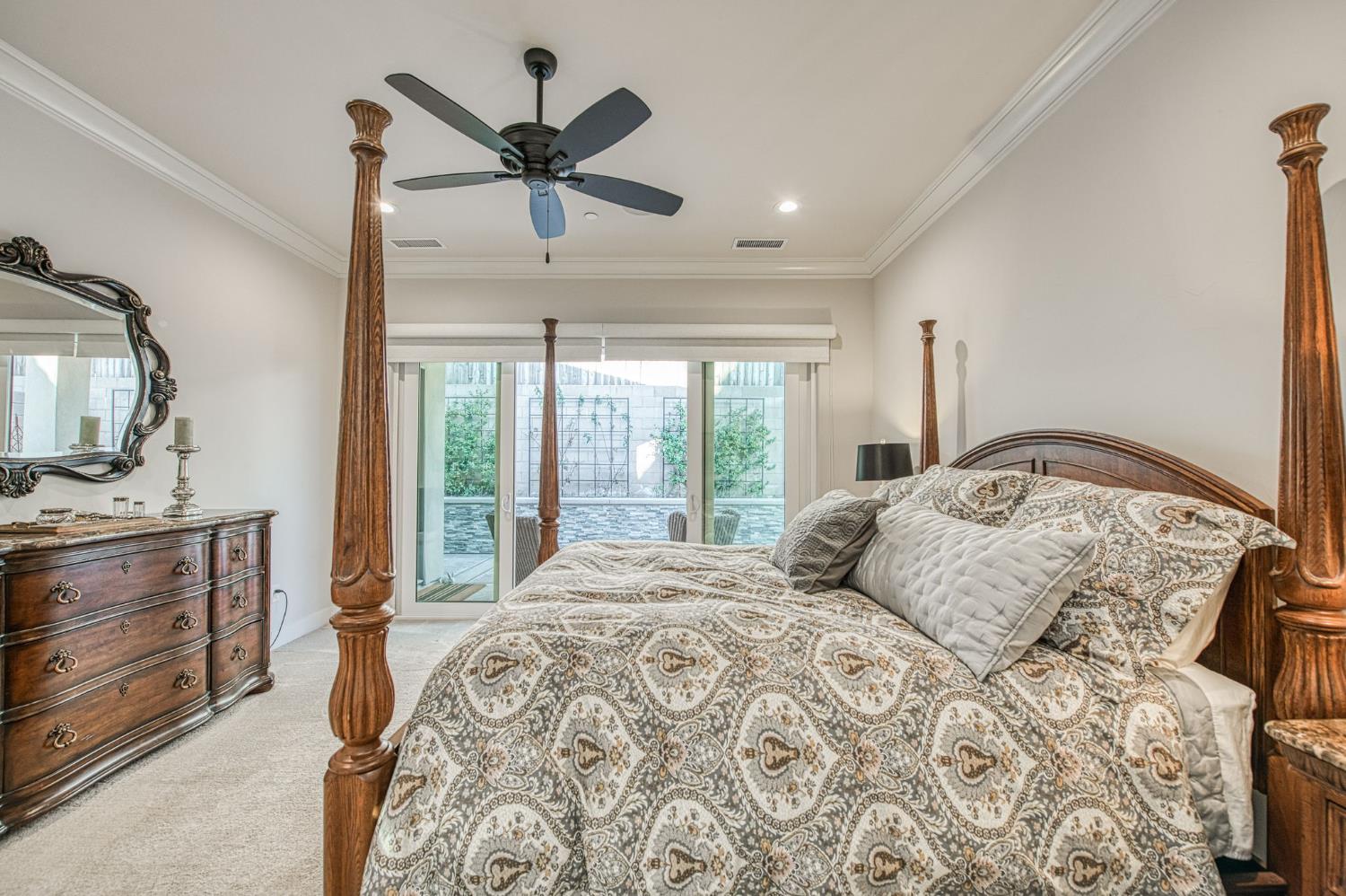 11132 N El Encanto Ln, Fresno, CA 93730