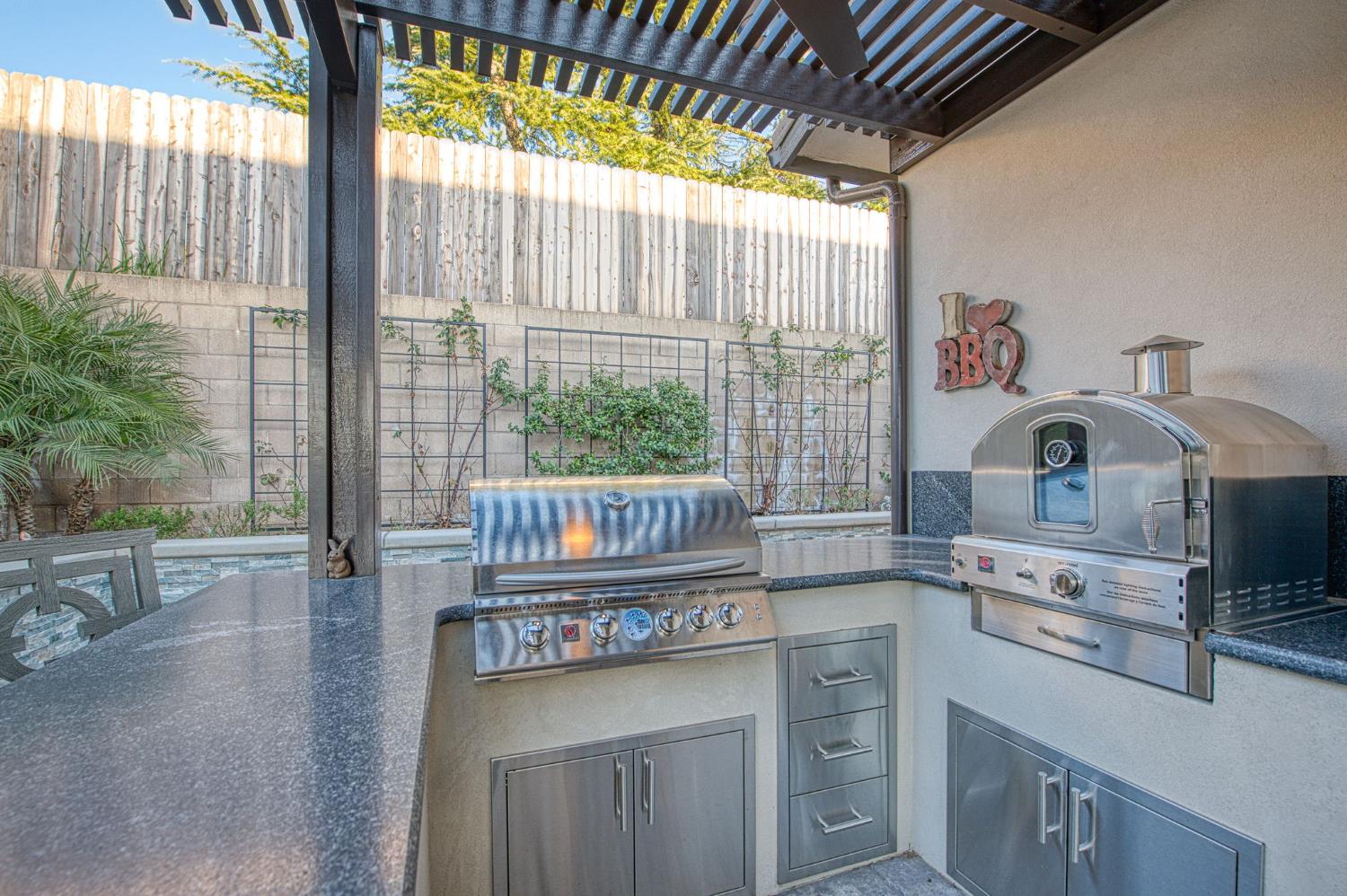 11132 N El Encanto Ln, Fresno, CA 93730