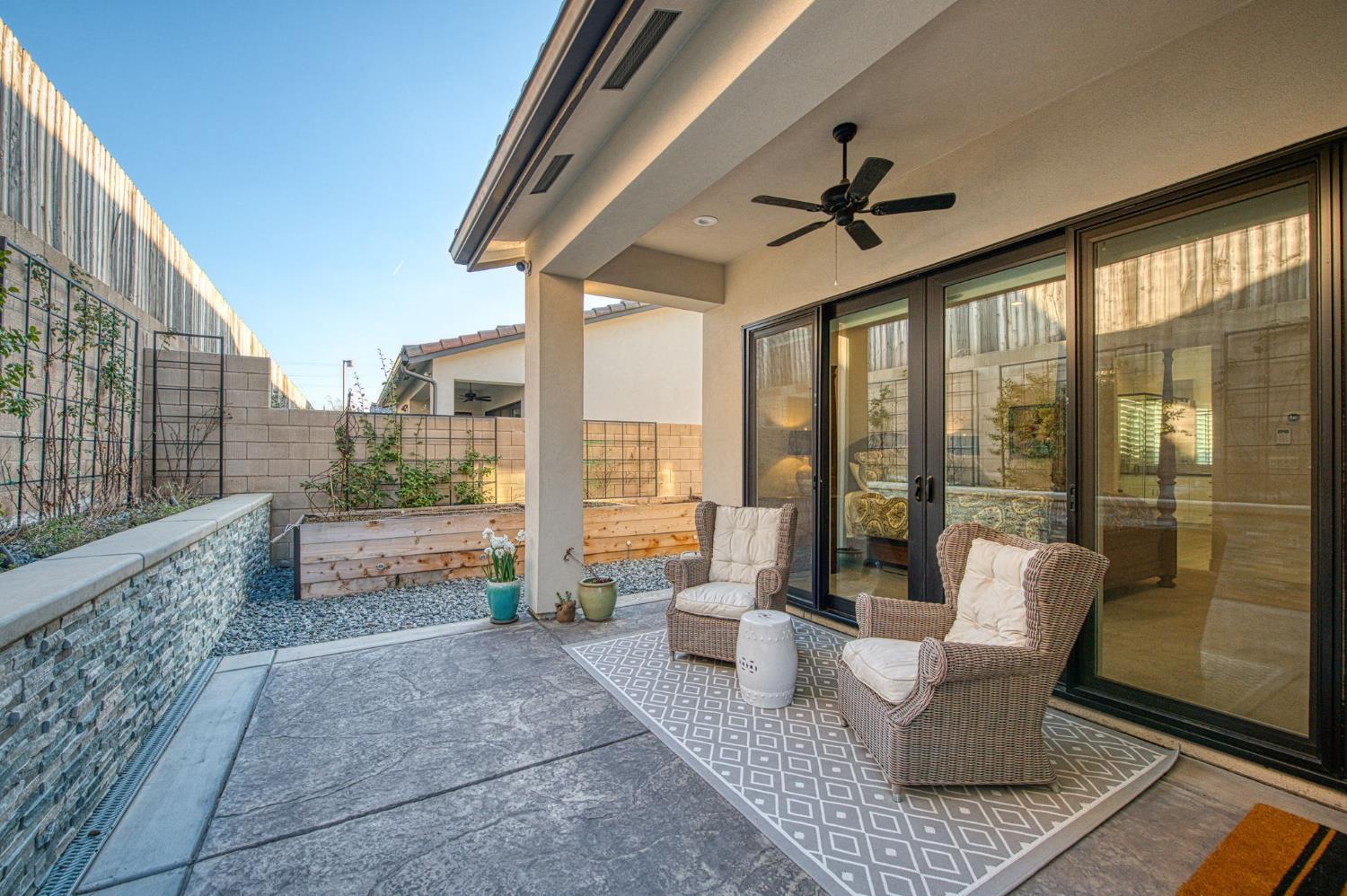 11132 N El Encanto Ln, Fresno, CA 93730