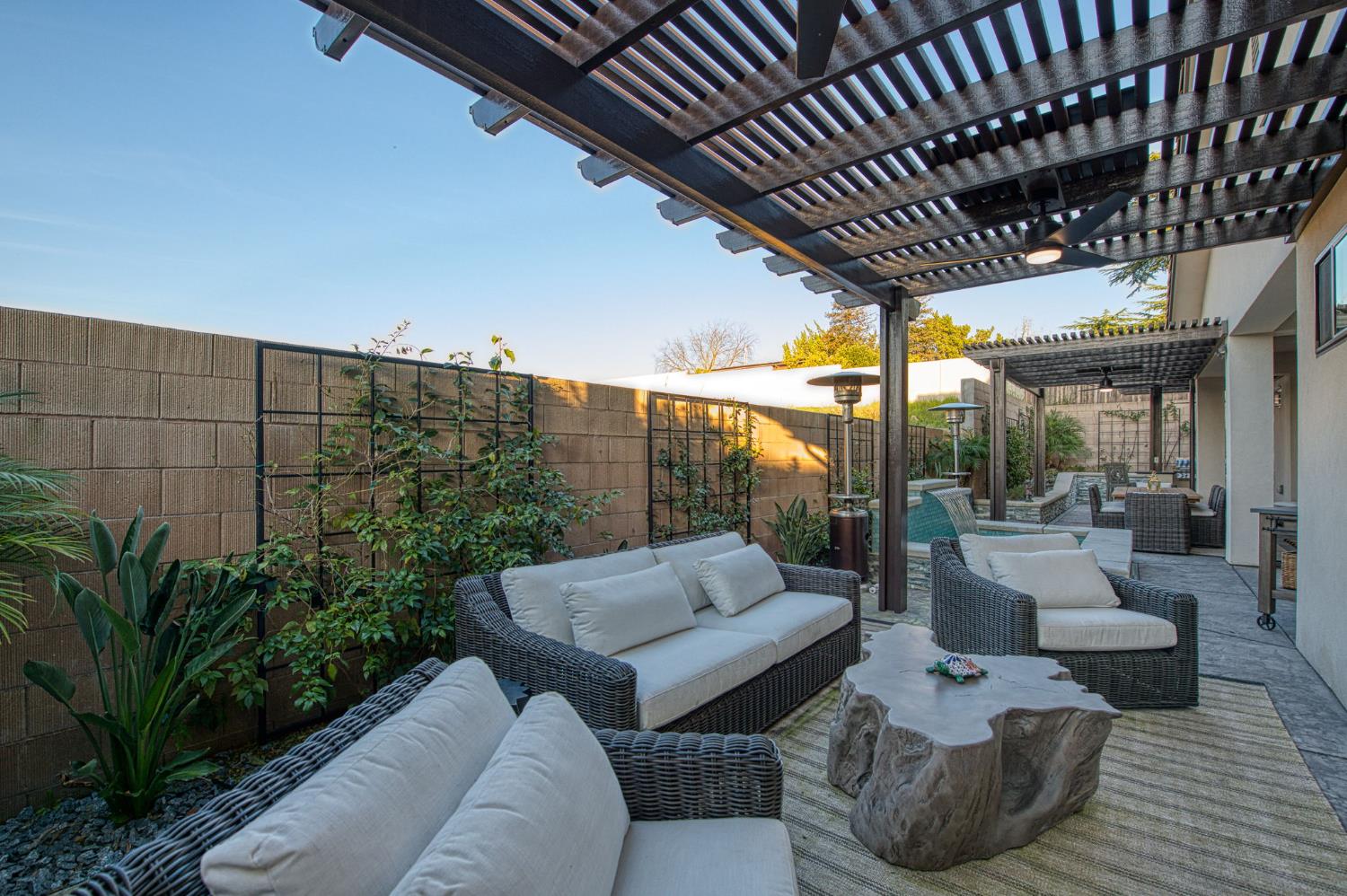 11132 N El Encanto Ln, Fresno, CA 93730