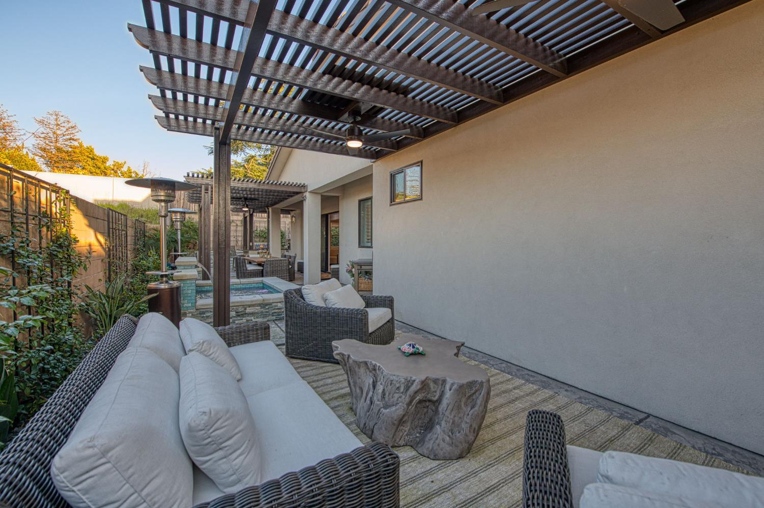 11132 N El Encanto Ln, Fresno, CA 93730