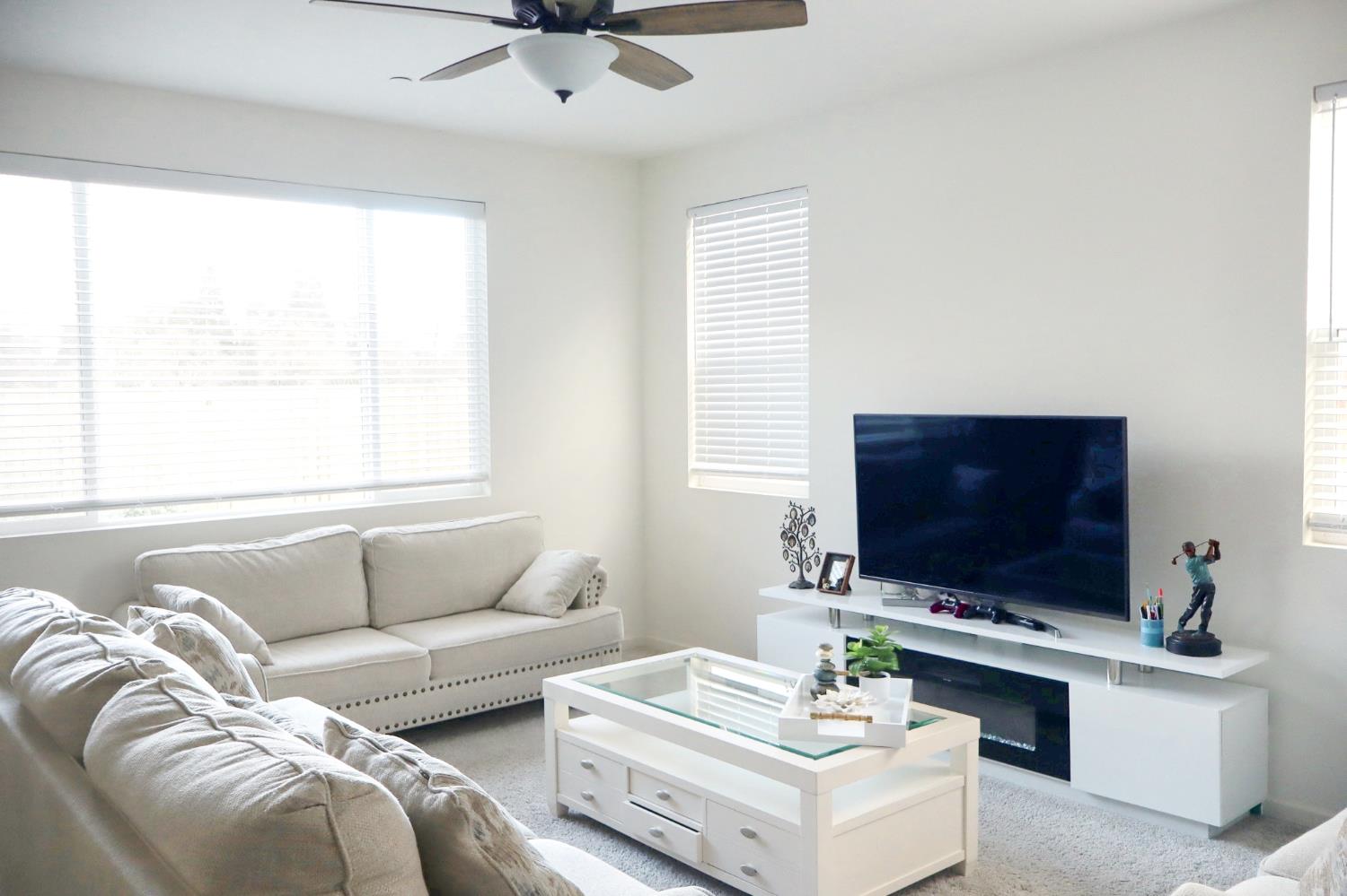 672 N Apricot, Fresno, CA 93727