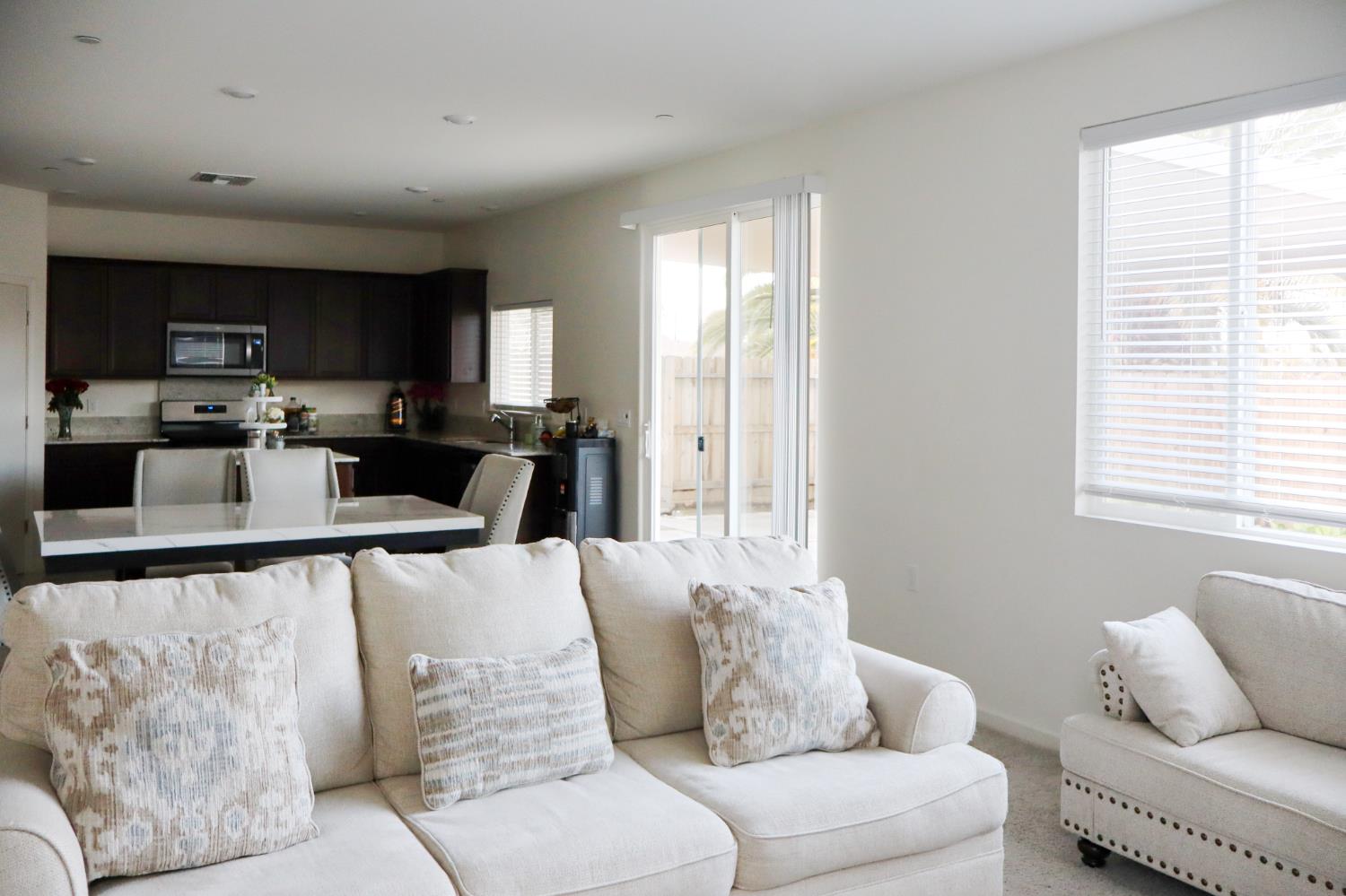 672 N Apricot, Fresno, CA 93727