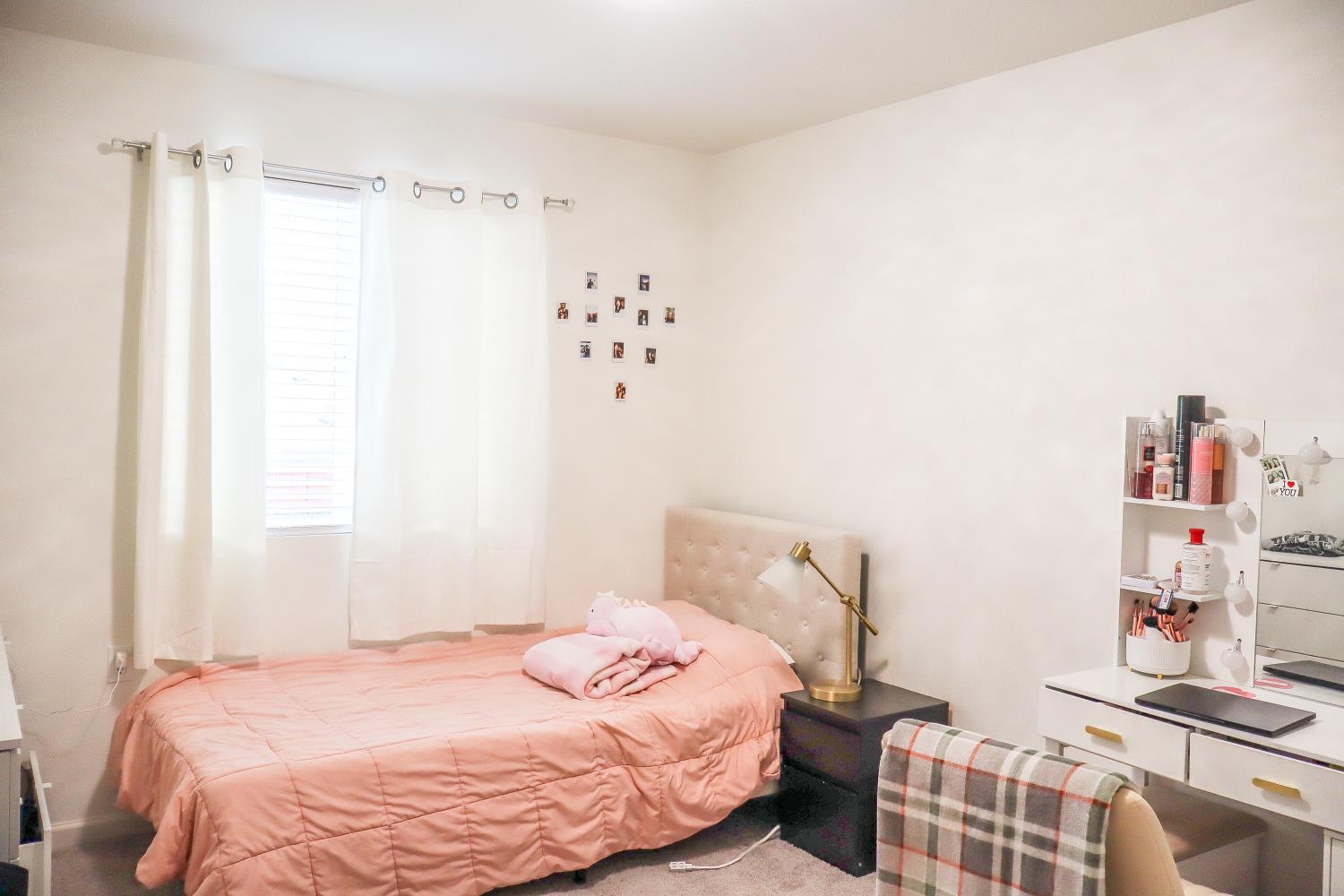 672 N Apricot, Fresno, CA 93727