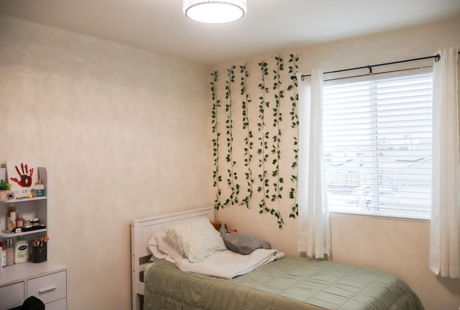 672 N Apricot, Fresno, CA 93727