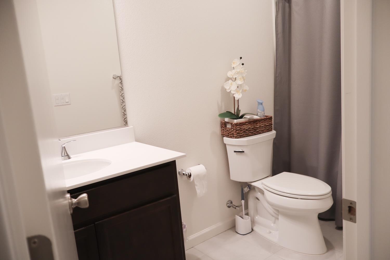 672 N Apricot, Fresno, CA 93727