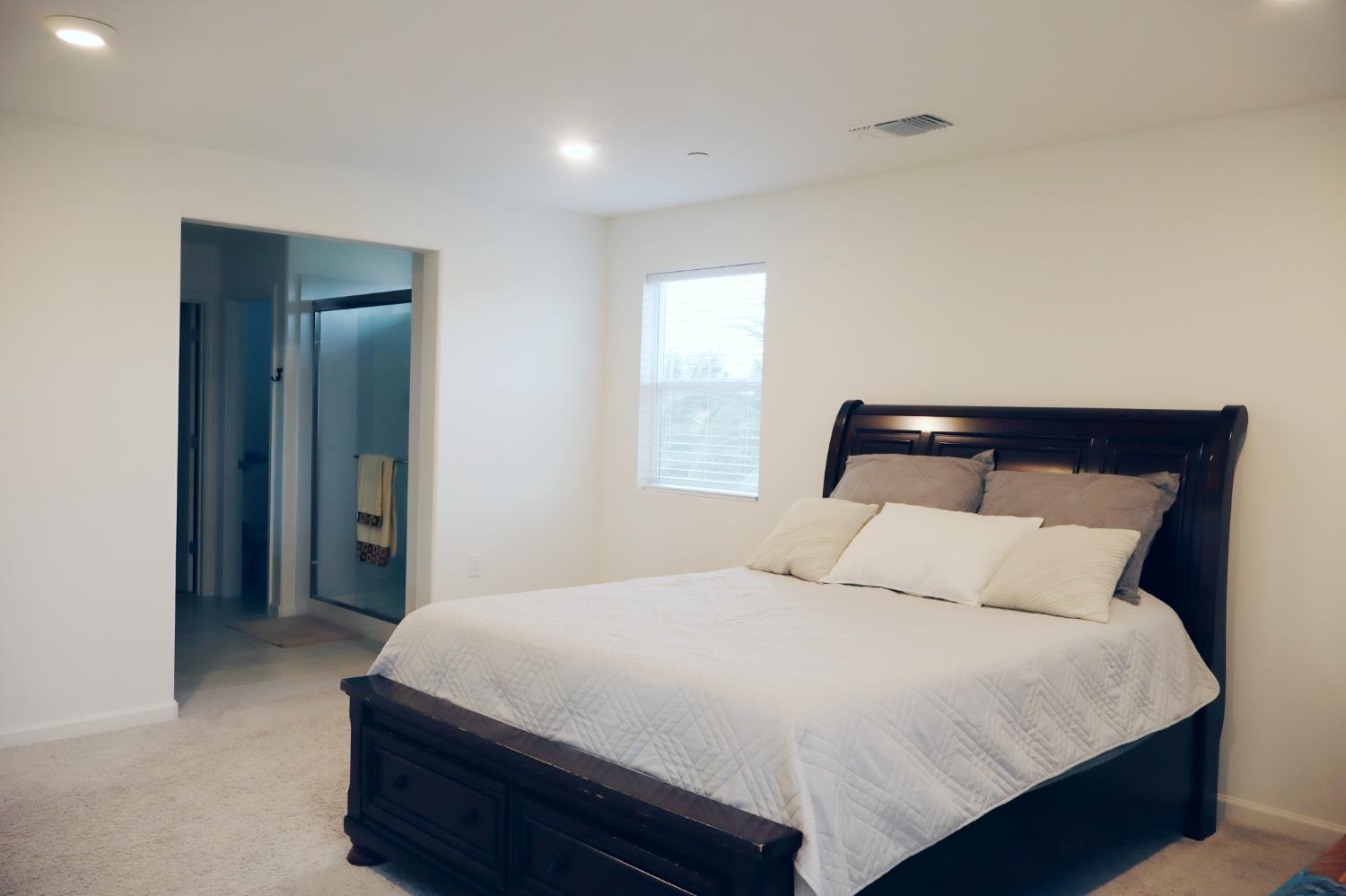 672 N Apricot, Fresno, CA 93727