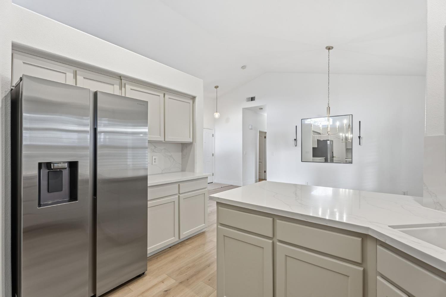 2281 E Desert Island Dr, Fresno, CA 93730