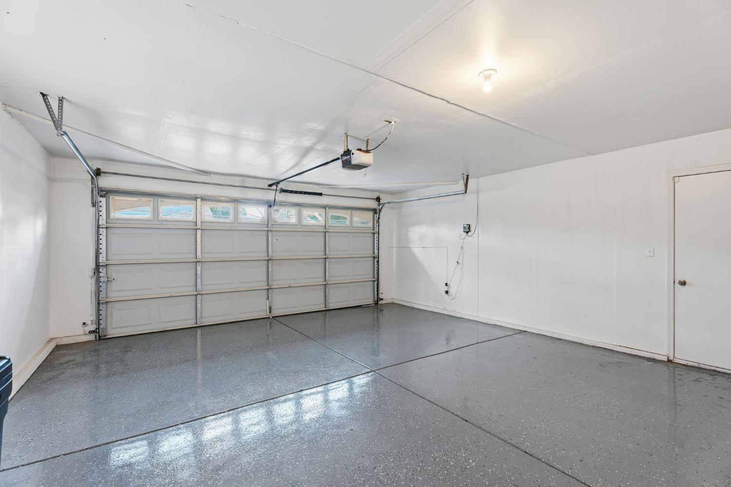 2281 E Desert Island Dr, Fresno, CA 93730