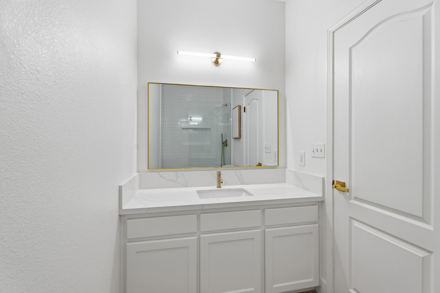 2281 E Desert Island Dr, Fresno, CA 93730