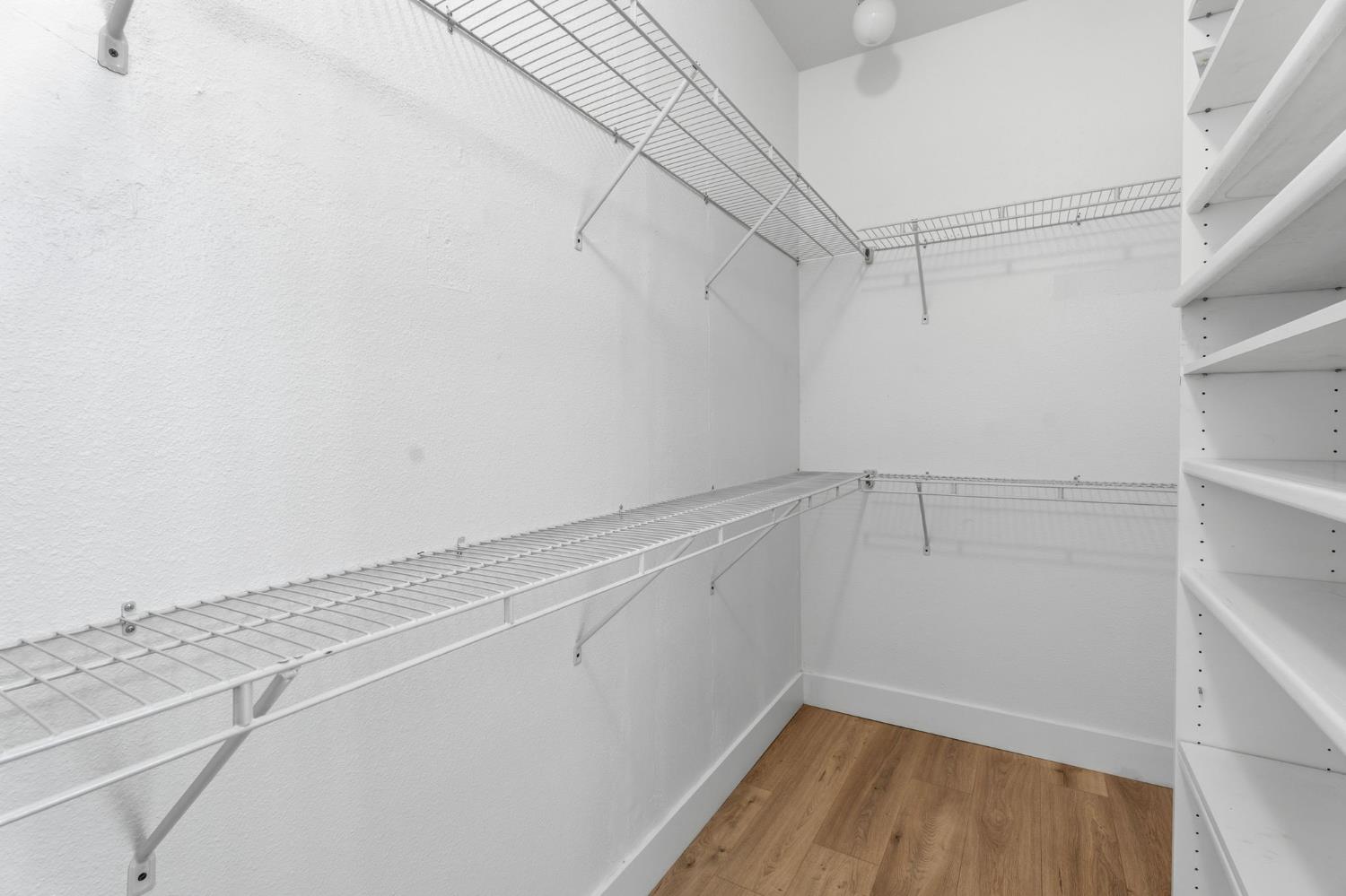 2281 E Desert Island Dr, Fresno, CA 93730