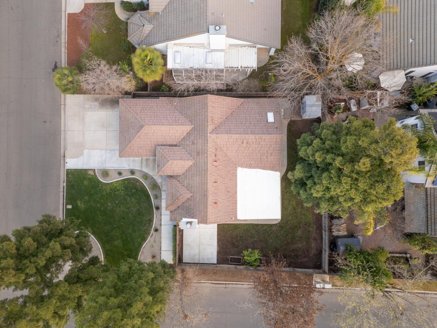 2281 E Desert Island Dr, Fresno, CA 93730