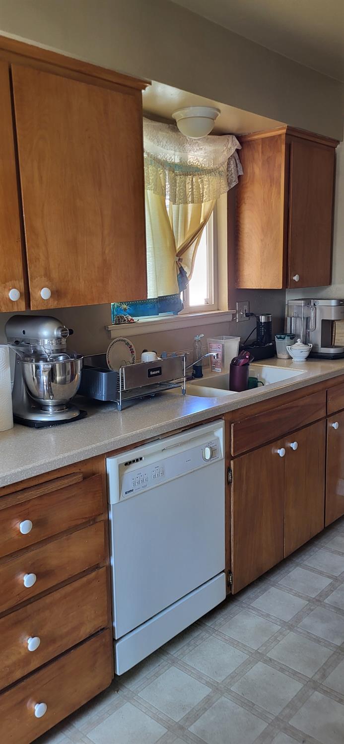 6488 N Kennedy, Fresno, CA 93710